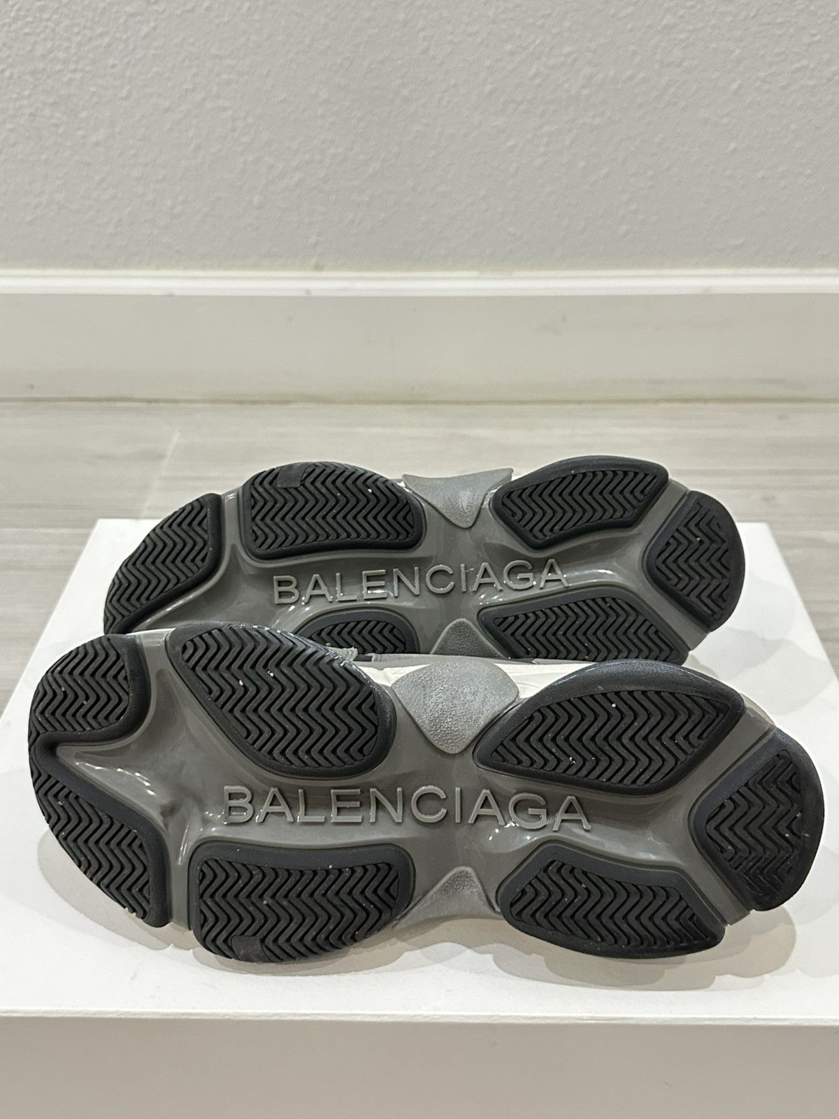 Balenciaga Balenciaga Triple S version 2.0 Size US 7 / EU 40 - 9 Thumbnail