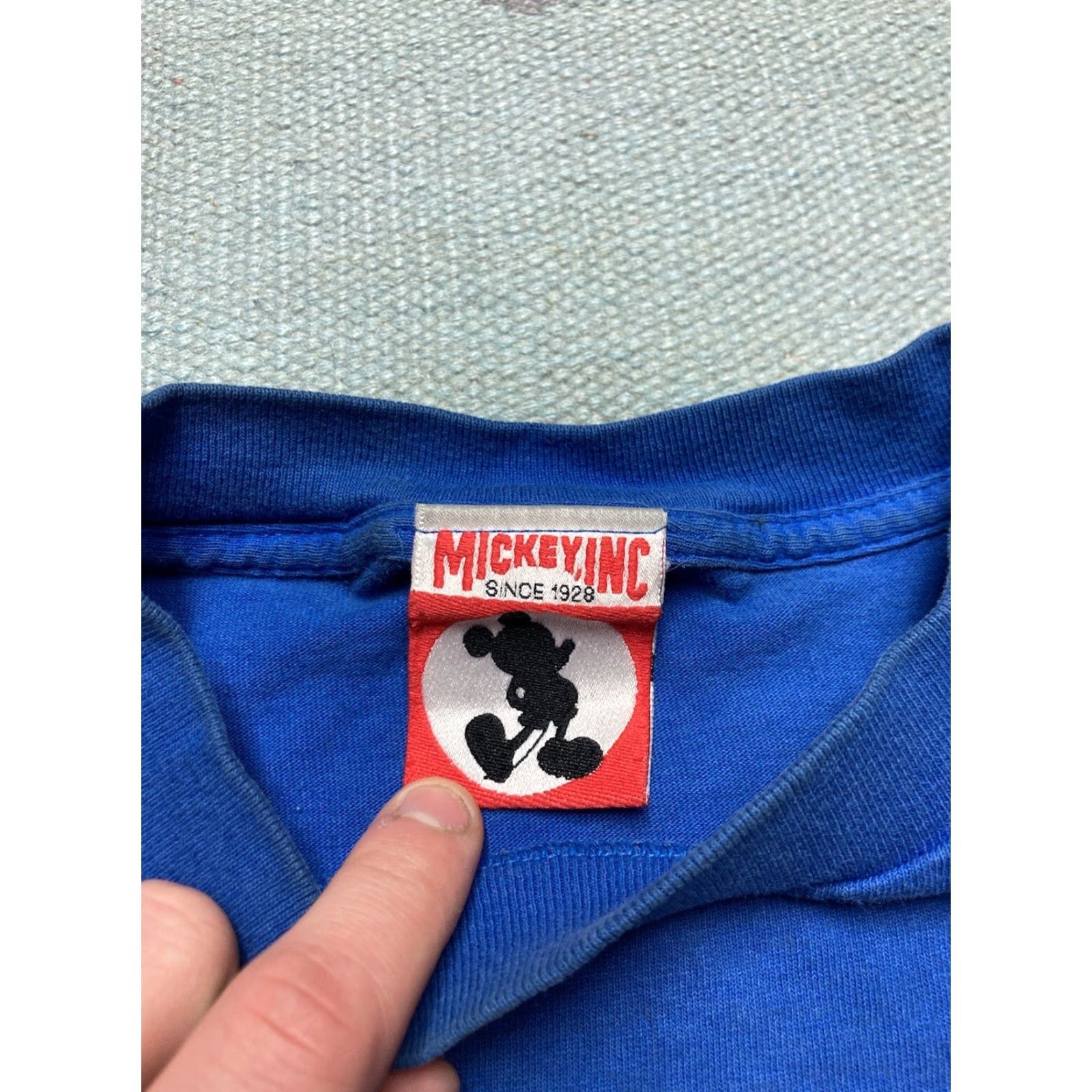 Disney VINTAGE Walt Disney World T-Shirt Mickey Mouse Pooh Bear Cartoon Adult XL Shirt Men Blue 90s Theme Disney/Mickey Dog Cats? Size US XL / EU 56 / 4 - 5 Thumbnail
