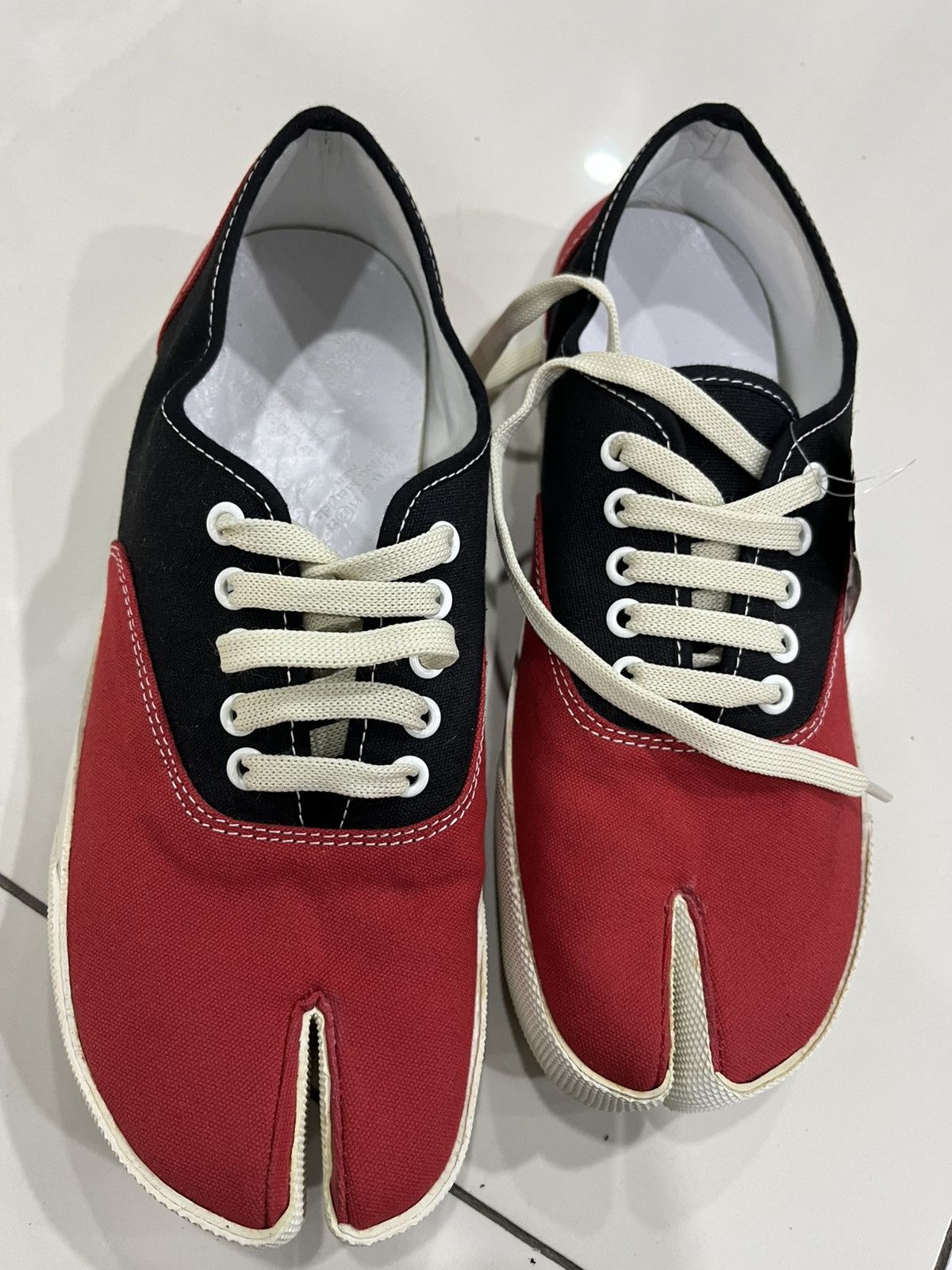 Maison Margiela Maison Margiela Tabi Canvas Sneakers EU:40 RED Size US 7 / EU 40 - 1 Thumbnail