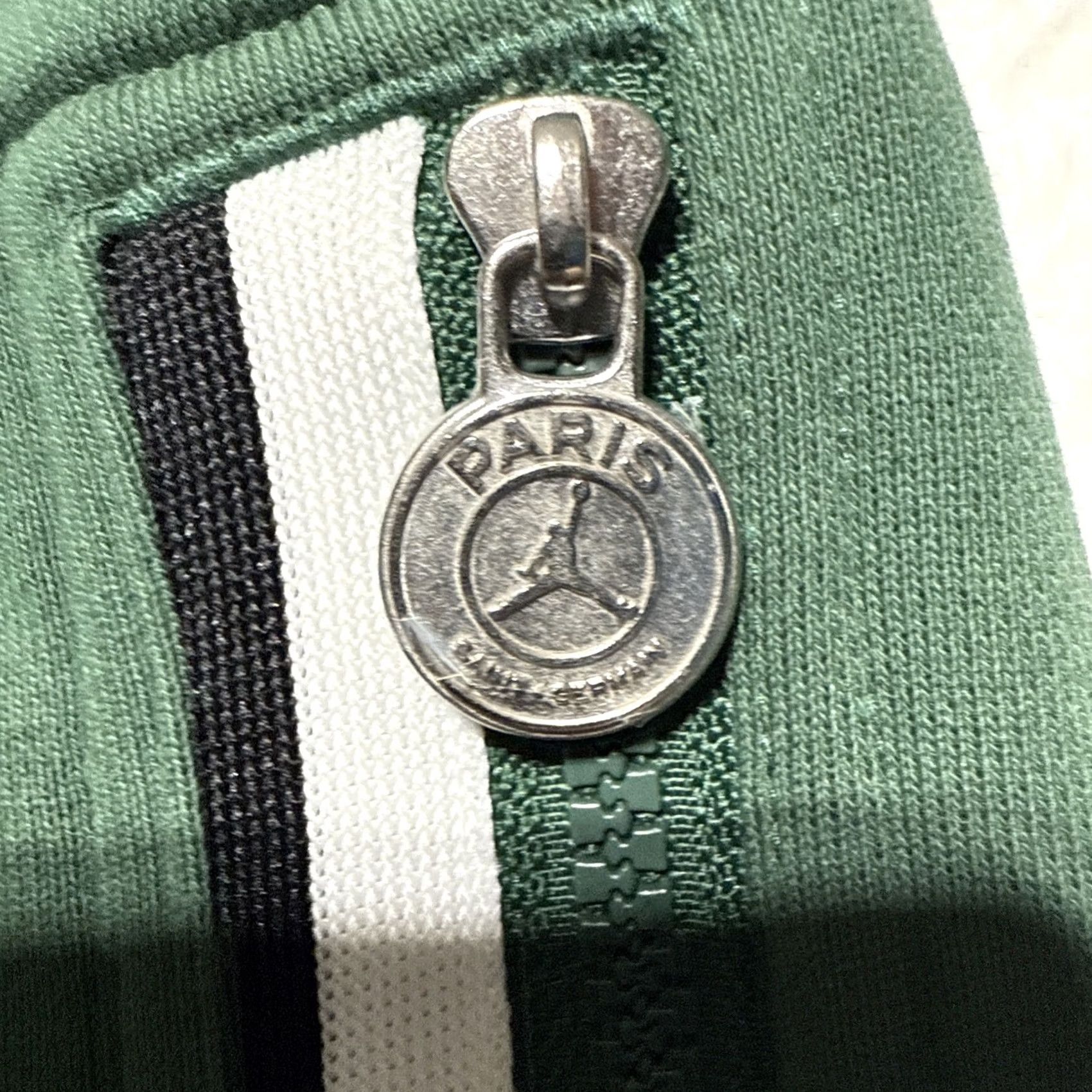 Vintage RARE JORDAN PARIS SAINT-GERMAIN STATMENT FLEECE PANTS MENS S GREEN TAPERED JOGGER Regular Waist 13.5” Inseam 28.5” Size US 29 - 5 Thumbnail