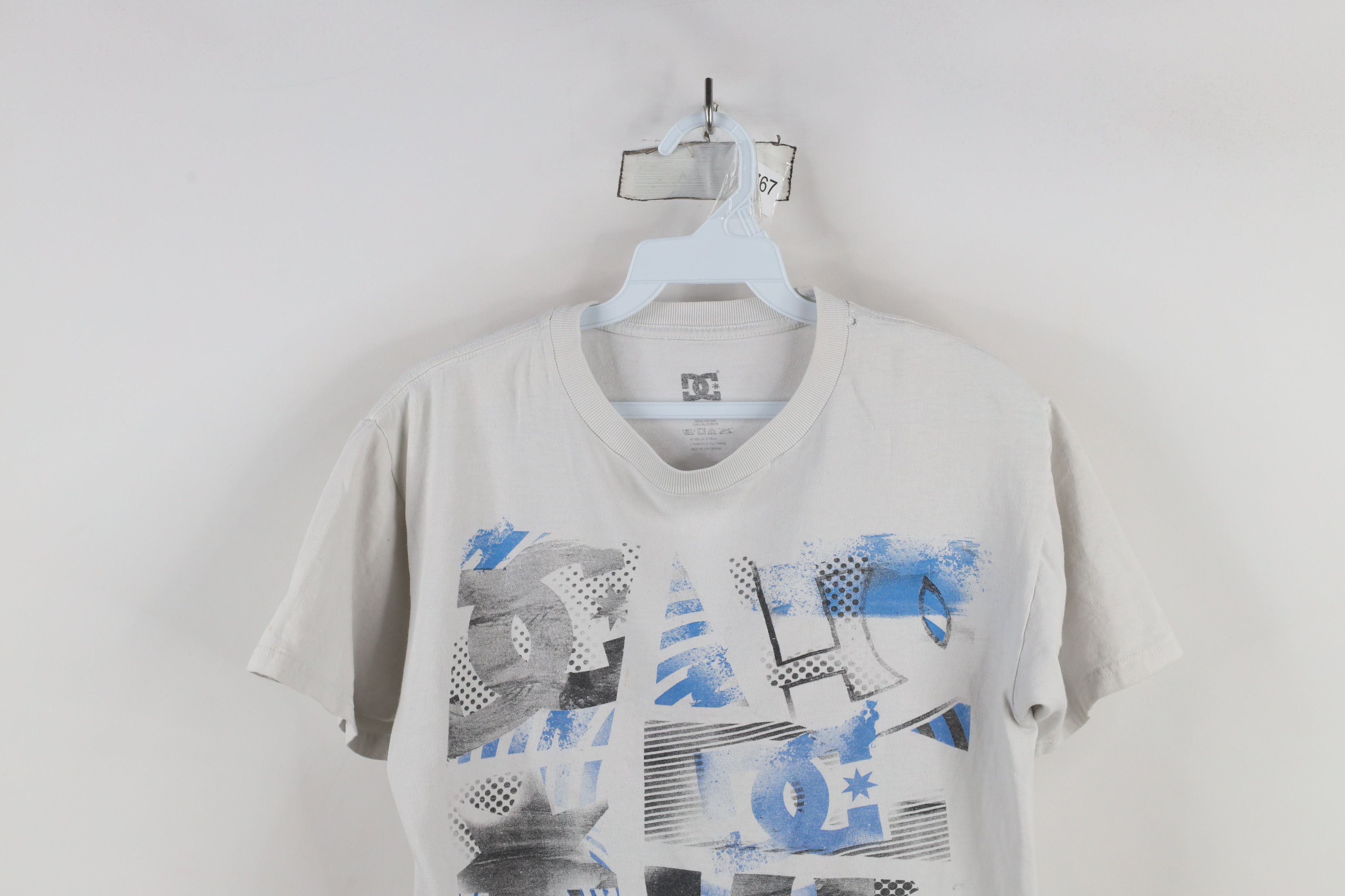 Vintage Vintage DC Shoes Spell Out Skateboarding T-Shirt White Size US S / EU 44-46 / 1 - 2 Thumbnail