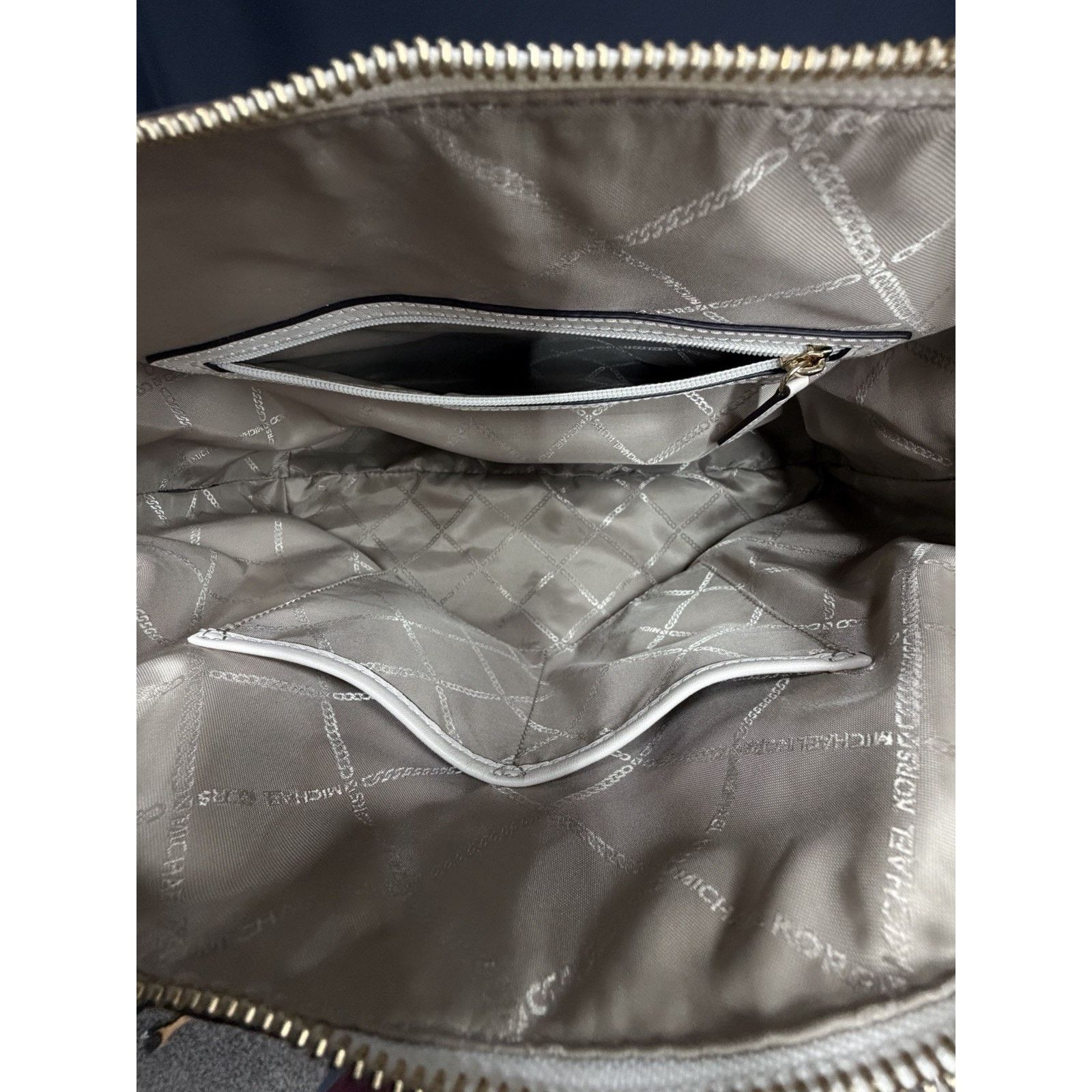 Michael Kors Michael Kors Astor Large Studded White Leather Shoulder Bag Size ONE SIZE - 11 Thumbnail