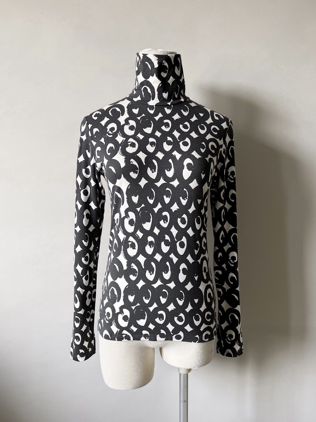 Marimekko Marimekko Kissapöllö Uniqlo Brushstroke Heattech Turtleneck Size XS / US 0-2 / IT 36-38 - 1 Thumbnail