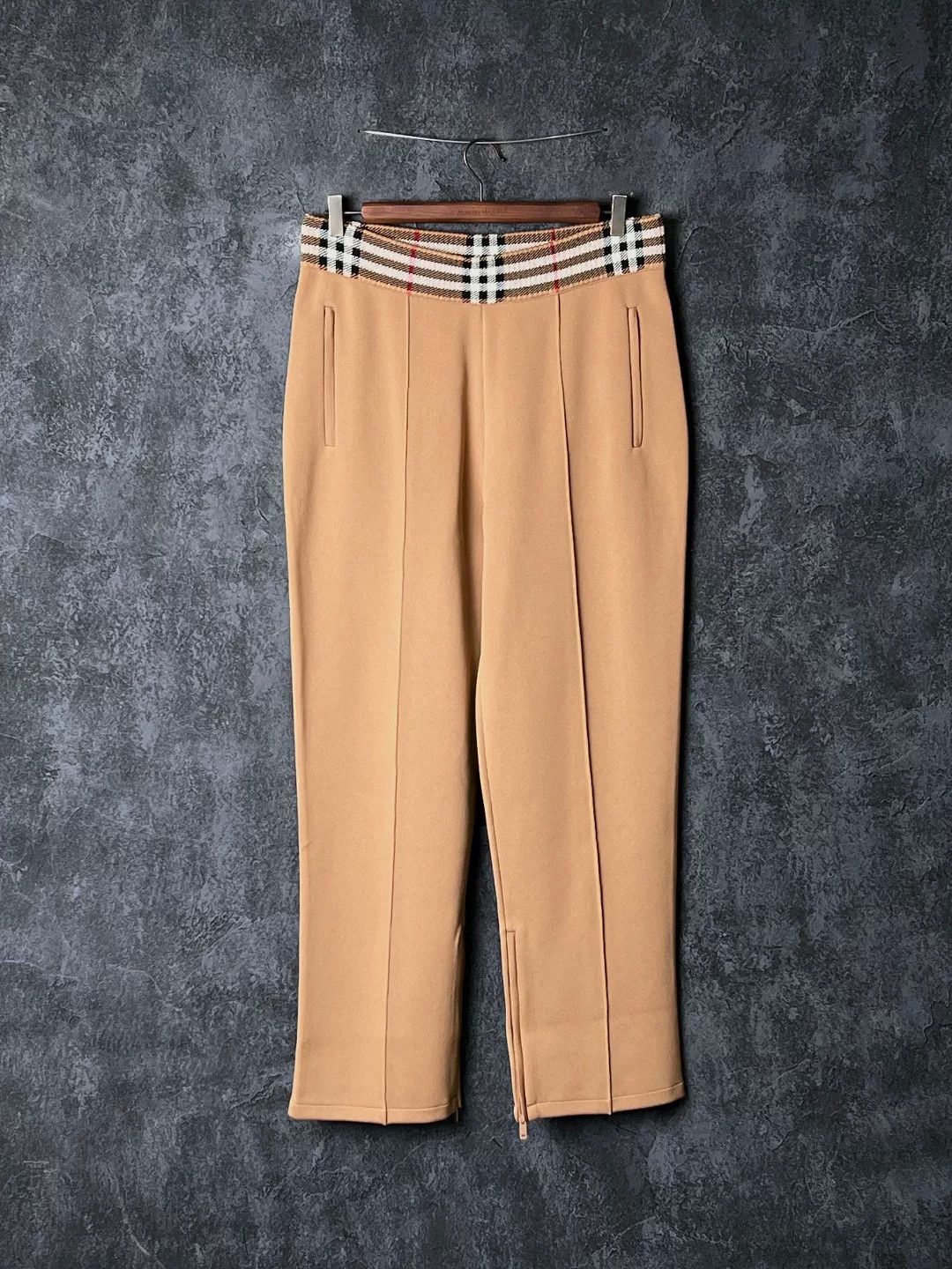 Burberry Burberry Casual Beige Casual Pants 32 Men Size US 32 / EU 48 - 1 Thumbnail