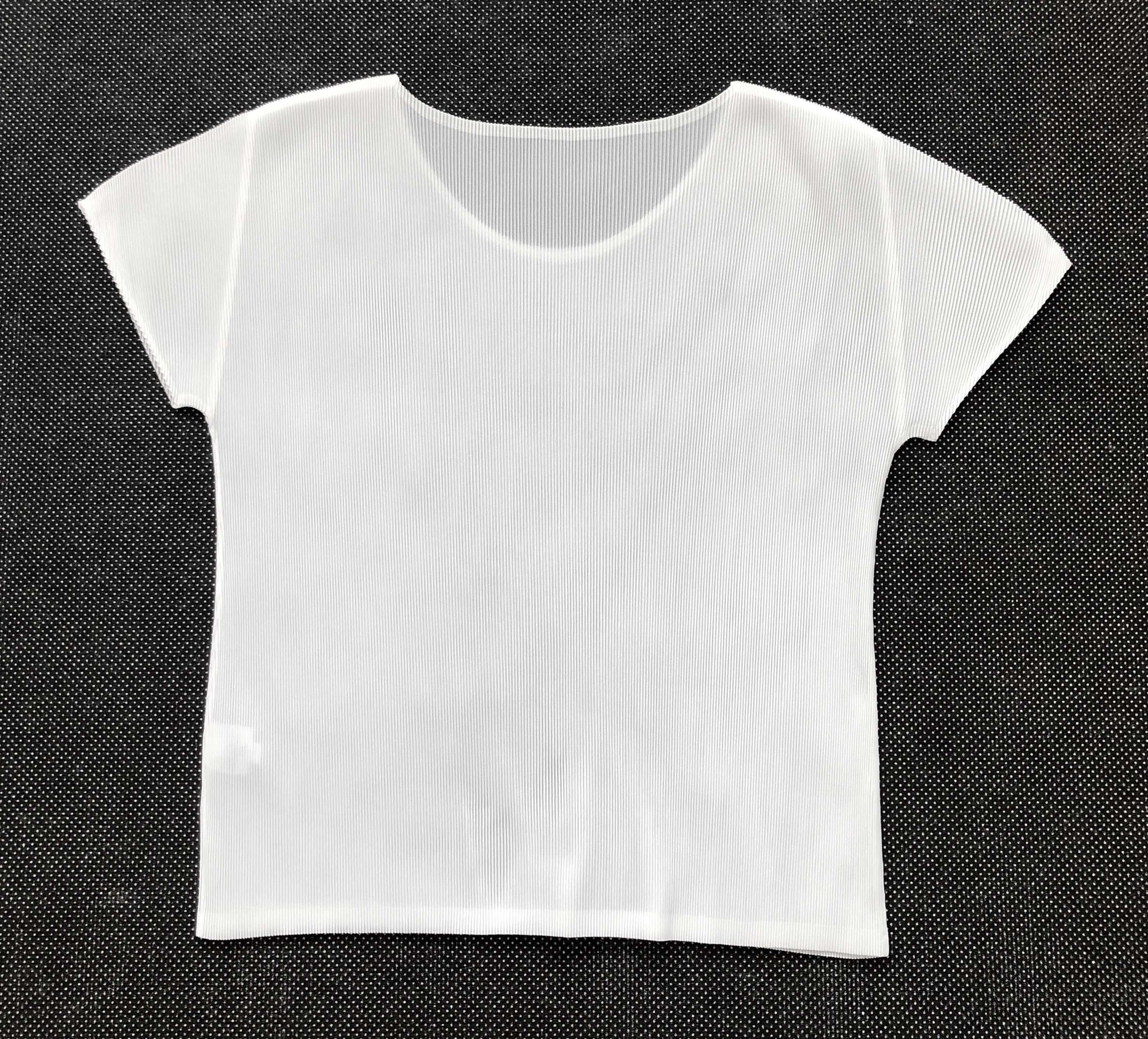 Pleats Please Issey Miyake SS2010 PLEATS PLEASE TOP BELLY CROP WHITE Size S / US 4 / IT 40 - 2 Thumbnail