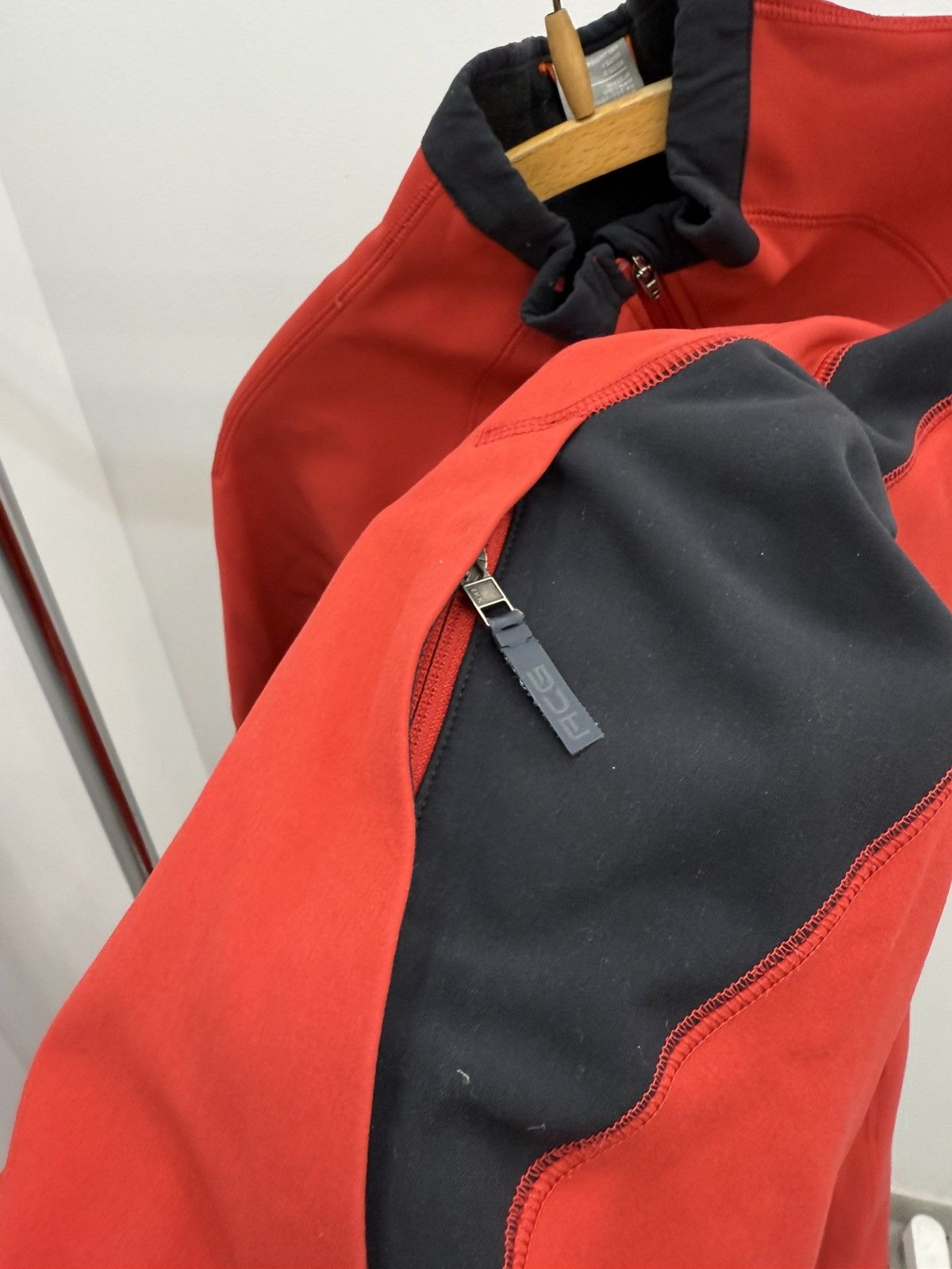 Nike ACG Nike ACG Red Technical Track Light Softshell Jacket Size US L / EU 52-54 / 3 - 8 Thumbnail