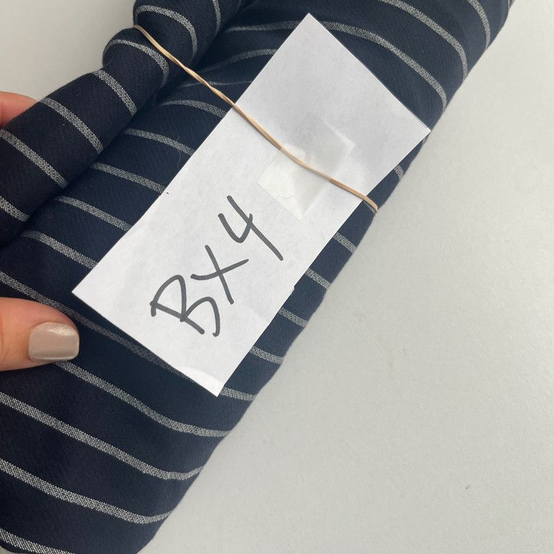 Ann Taylor Ann Taylor 'Devin Fit' Women's Navy Pinstripe Pants Size 2 Size 25" / US 0 / IT 36 - 8 Thumbnail