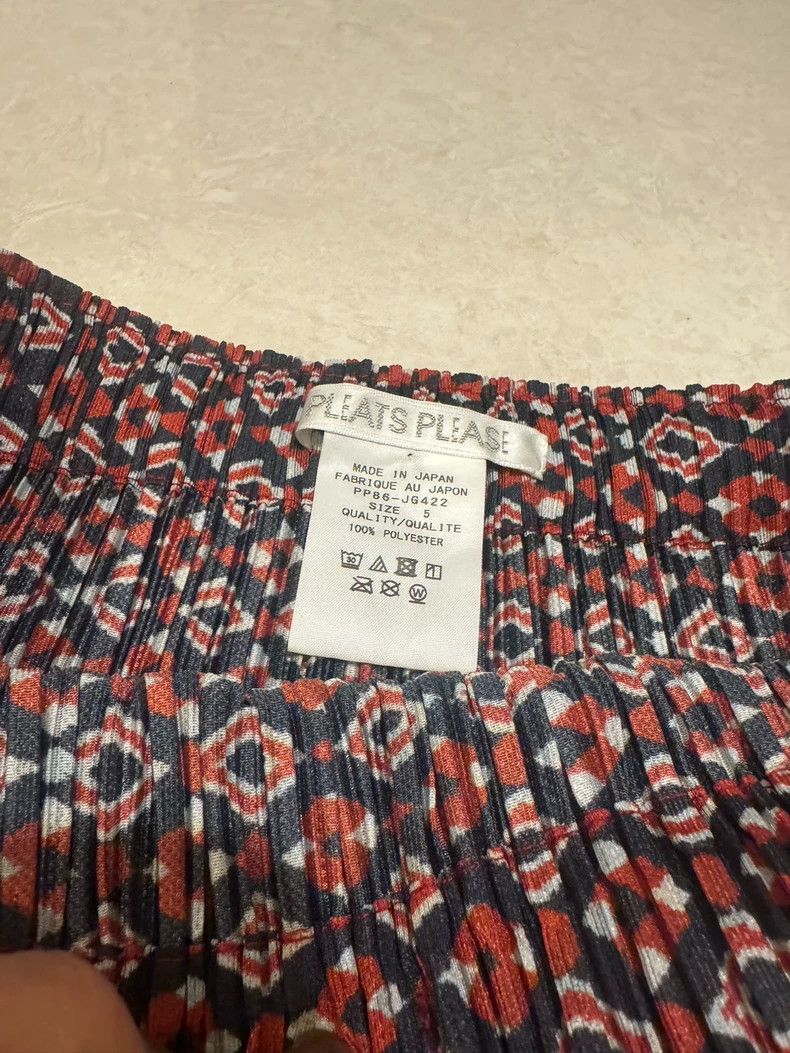 Issey Miyake Issey Miyake size:5 Red pleated skirt Size 42" / US 20 - 5 Thumbnail