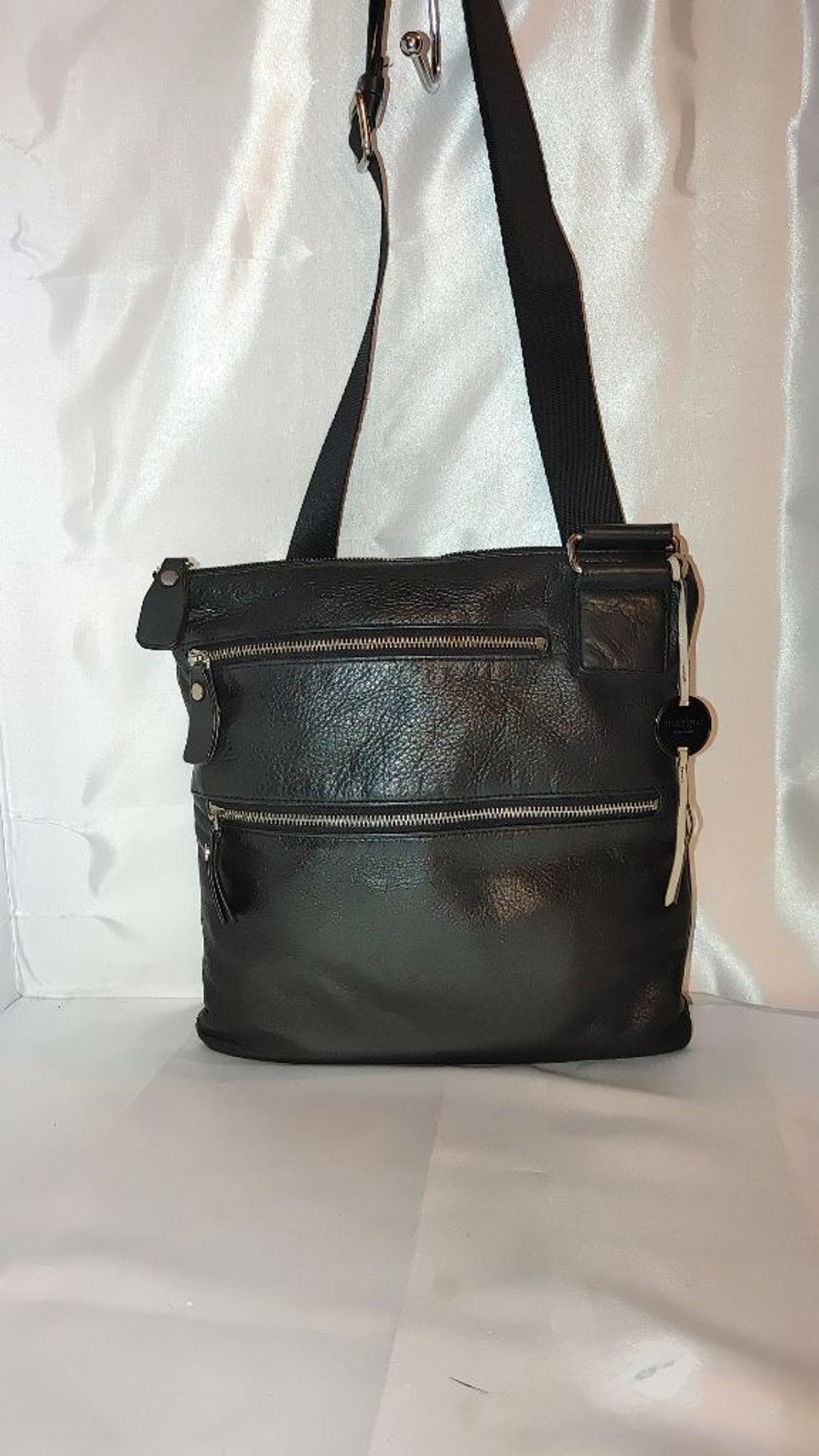 Marmot Margot New York Allie Genuine Leather Crossbody 12x13" Size ONE SIZE - 3 Thumbnail