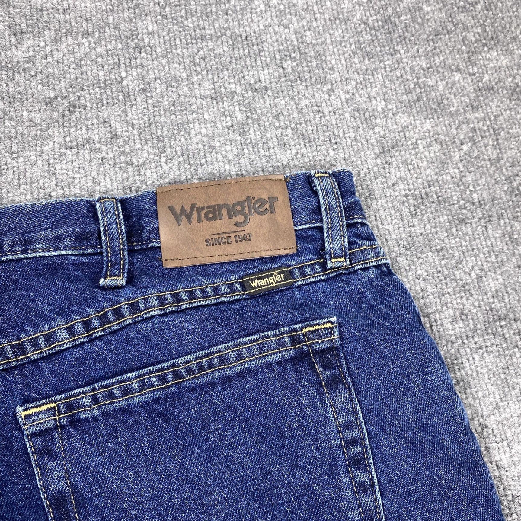 Wrangler Wrangler Jeans Mens 40x30 Blue Regular Fit Straight Leg Denim Medium Wash Jeans Mens 40x30 Blue Regular Fit Straight Leg Denim Medium Wash Size US 40 / EU 56 - 3 Thumbnail