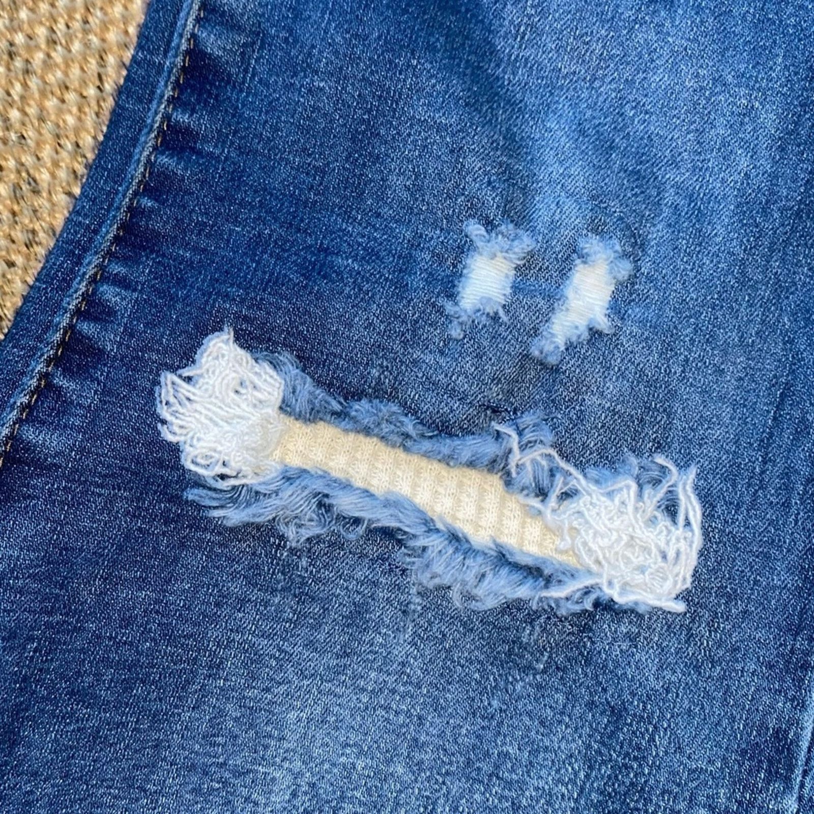 Judy Blue Judy Blue $79 Patch Perfect Boyfriend Jeans 5 / 27” EUC Size 27" / US 4 / IT 40 - 7 Thumbnail