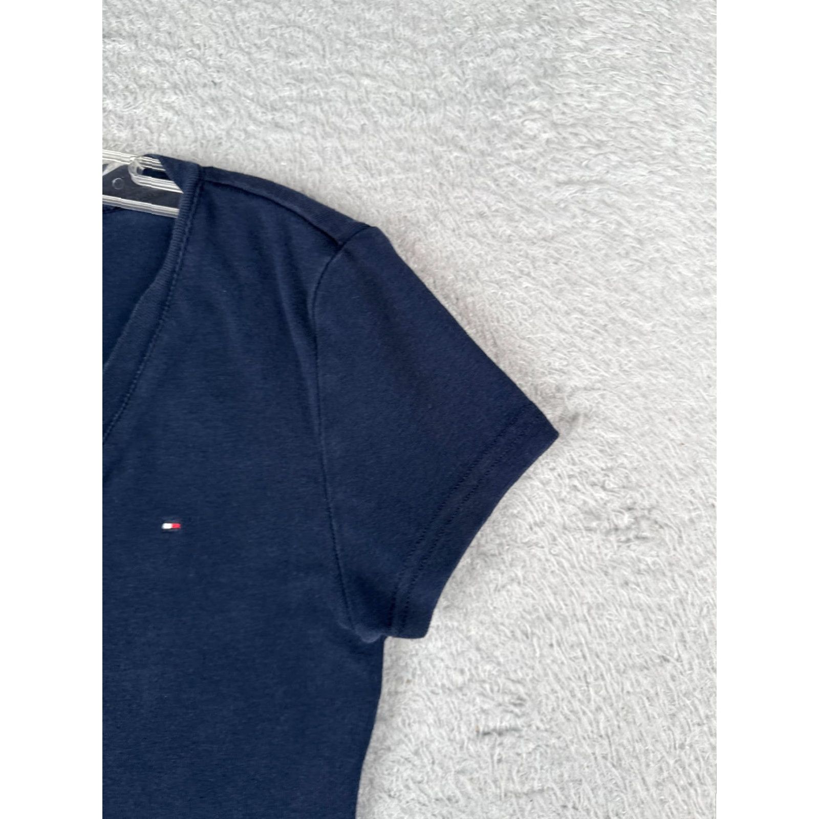 Tommy Hilfiger VINTAGE? No. Tommy Hilfiger Shirt Women Medium Blue V-Neck Short Sleeve 100% Cotton Jersey Size M / US 6-8 / IT 42-44 - 2 Thumbnail