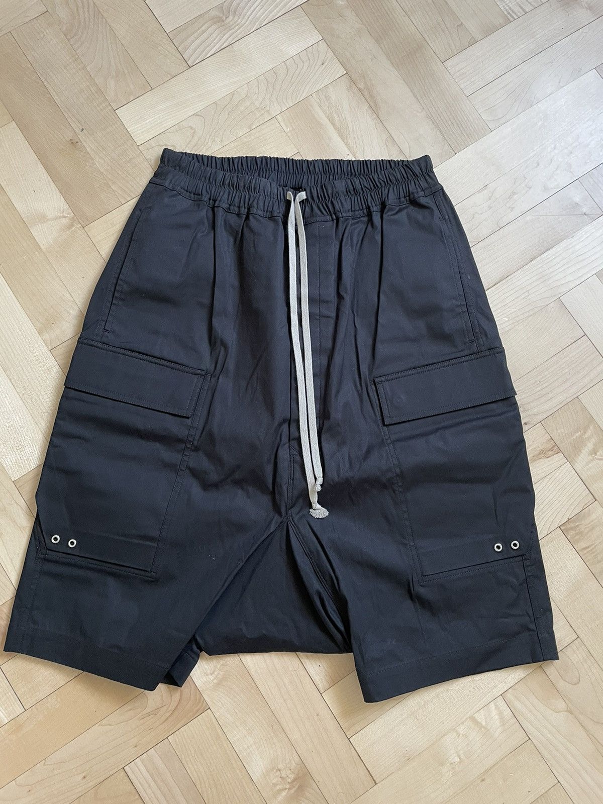 image of Rick Owens Lido Ss 24 Cargo Shorts in Black, Men's (Size 32)