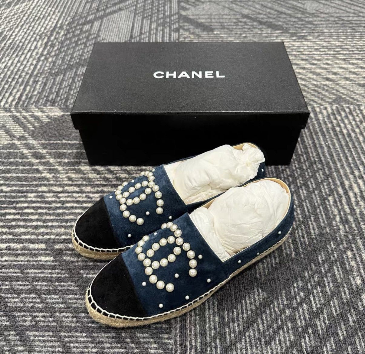 Chanel Chanel Pearl Logo Espadrilles J42 Size US 7 / IT 37 - 1 Thumbnail