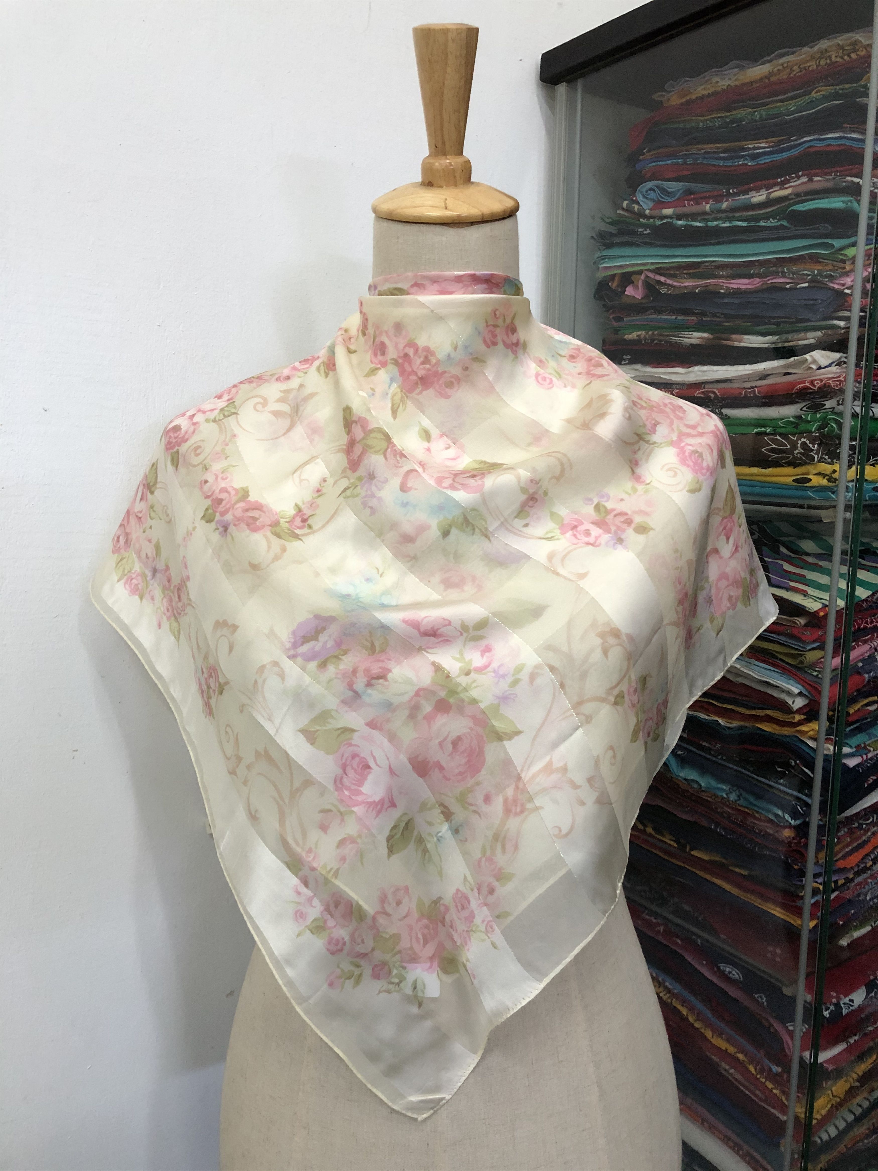 Vintage Vintage Silk Scarf Size ONE SIZE - 1 Thumbnail