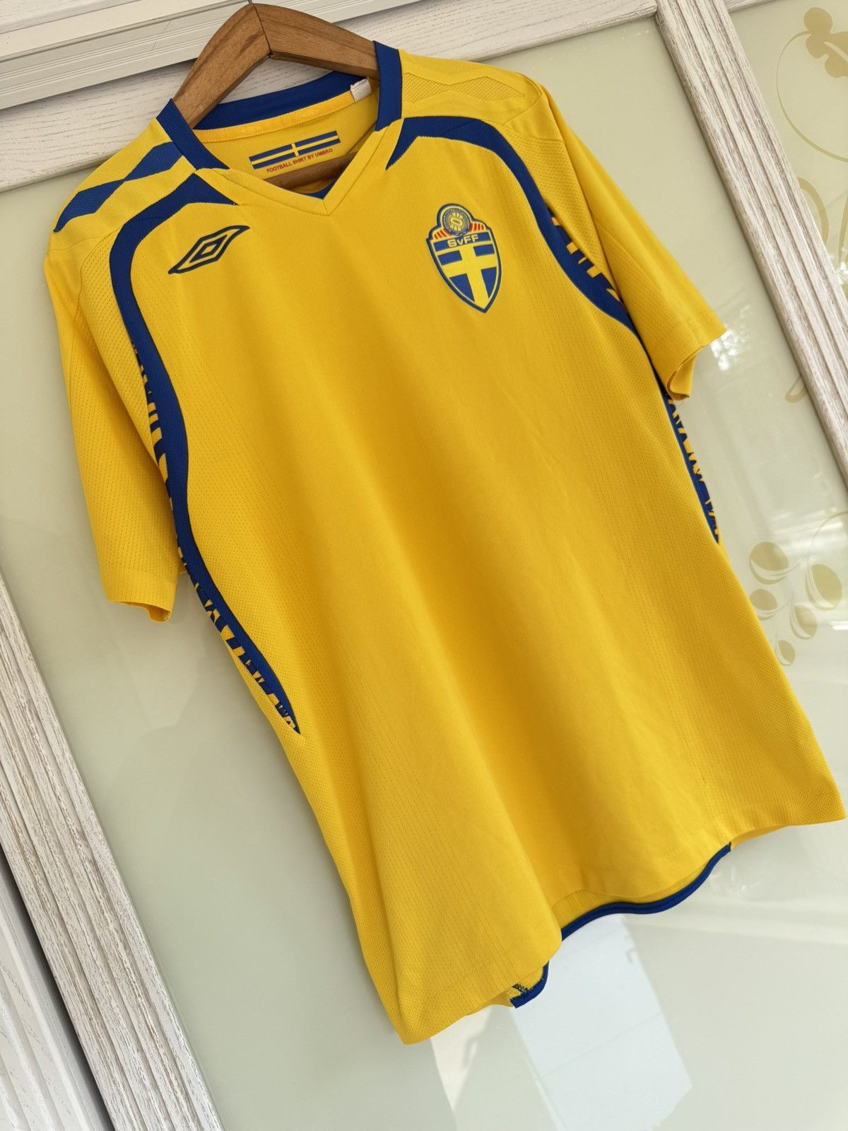 Umbro Vintage Sweden 2008-2009 Home Soccer Jersey Football Kit Size US M / EU 48-50 / 2 - 4 Thumbnail