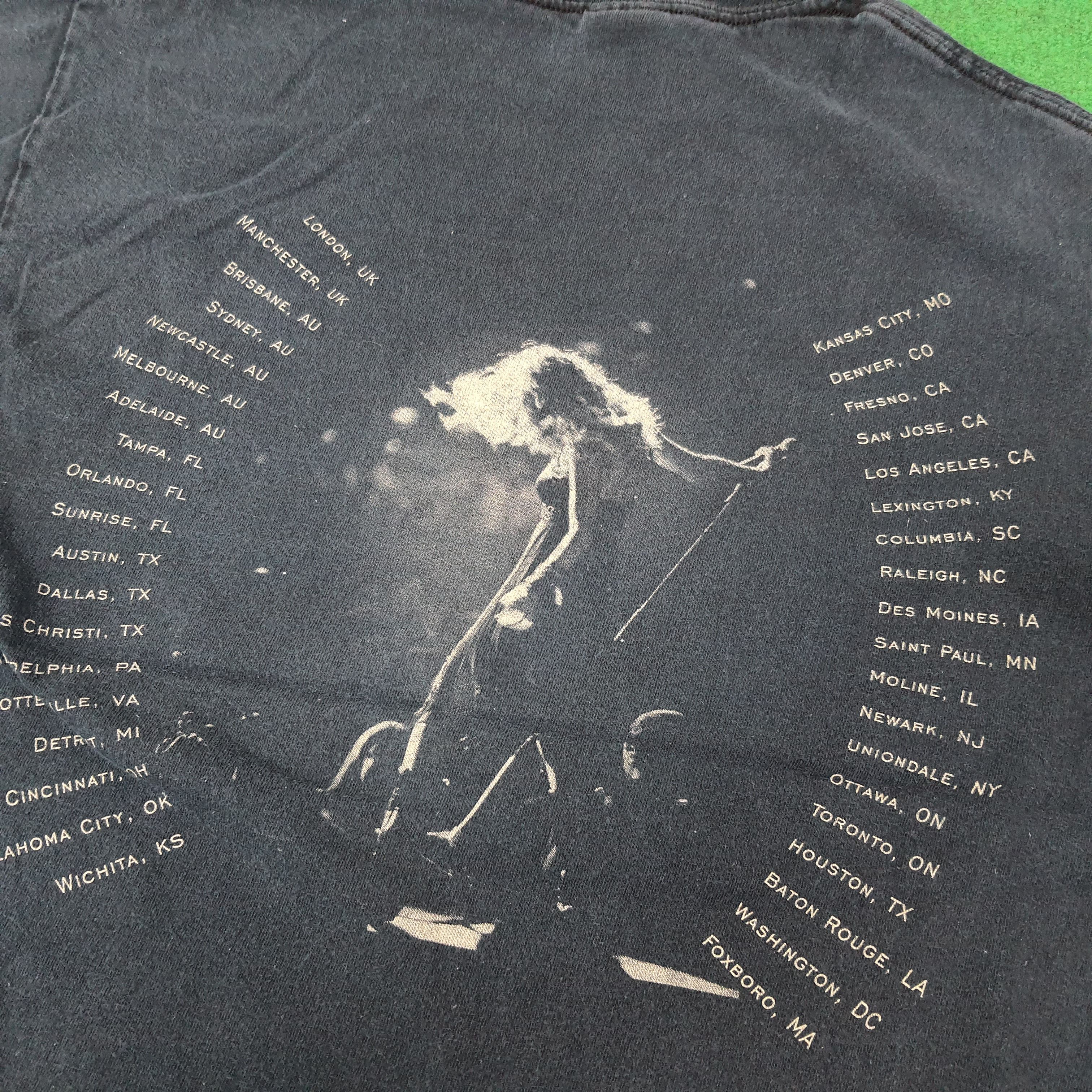 Band Tees Vintage Taylor Swift Tour Tees C249N72 Size US S / EU 44-46 / 1 - 4 Thumbnail