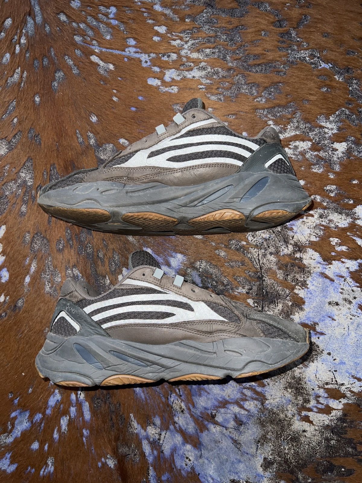 Yeezy Yeezy 700 V2 Geode Size US 10 / EU 43 - 2 Thumbnail