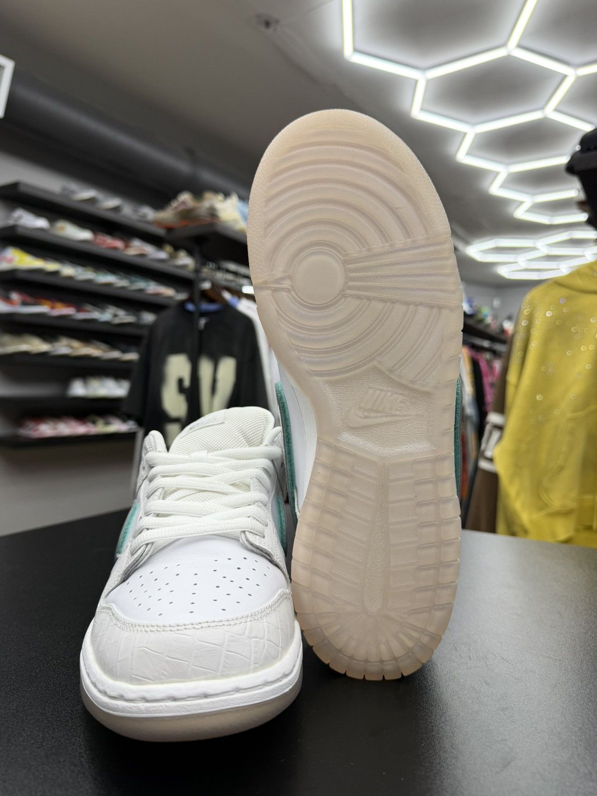 Diamond Supply Co. × Nike Size 11 - Nike SB Dunk Low Diamond Supply Co White Tiffany Size US 11 / EU 44 - 8 Thumbnail