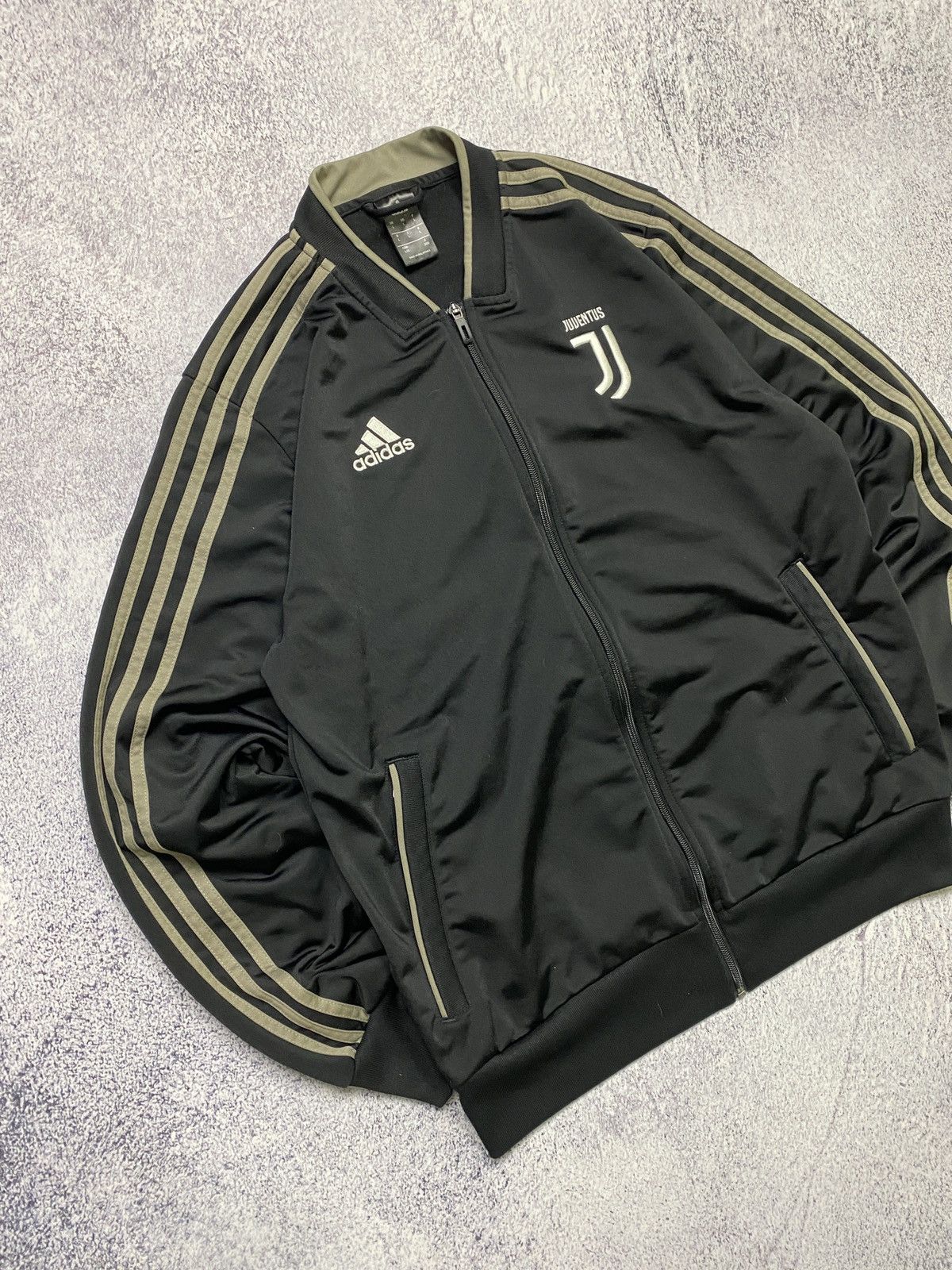 Adidas × Vintage Vintage Adidas Juventus Soccer Track Jacket Size L Size US L / EU 52-54 / 3 - 3 Thumbnail