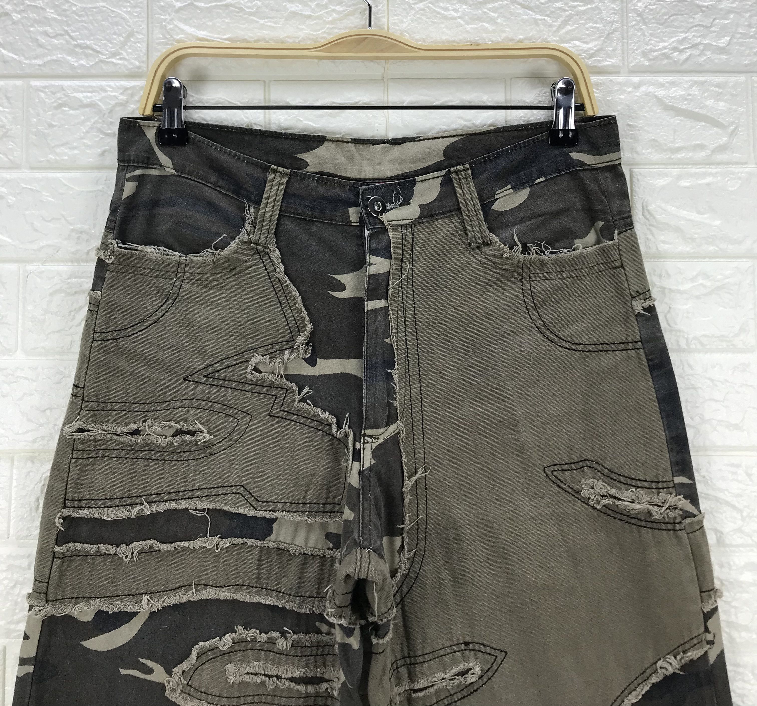 Japanese Brand Vintage Camo Hybrid Rebuilt Design Wide Leg Baggy Pants Size US 32 / EU 48 - 2 Thumbnail