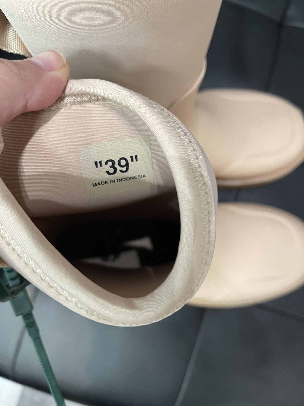 Off-White Rose Off White Pull on lug sole boots Size US 8.5 / IT 38.5 - 4 Thumbnail