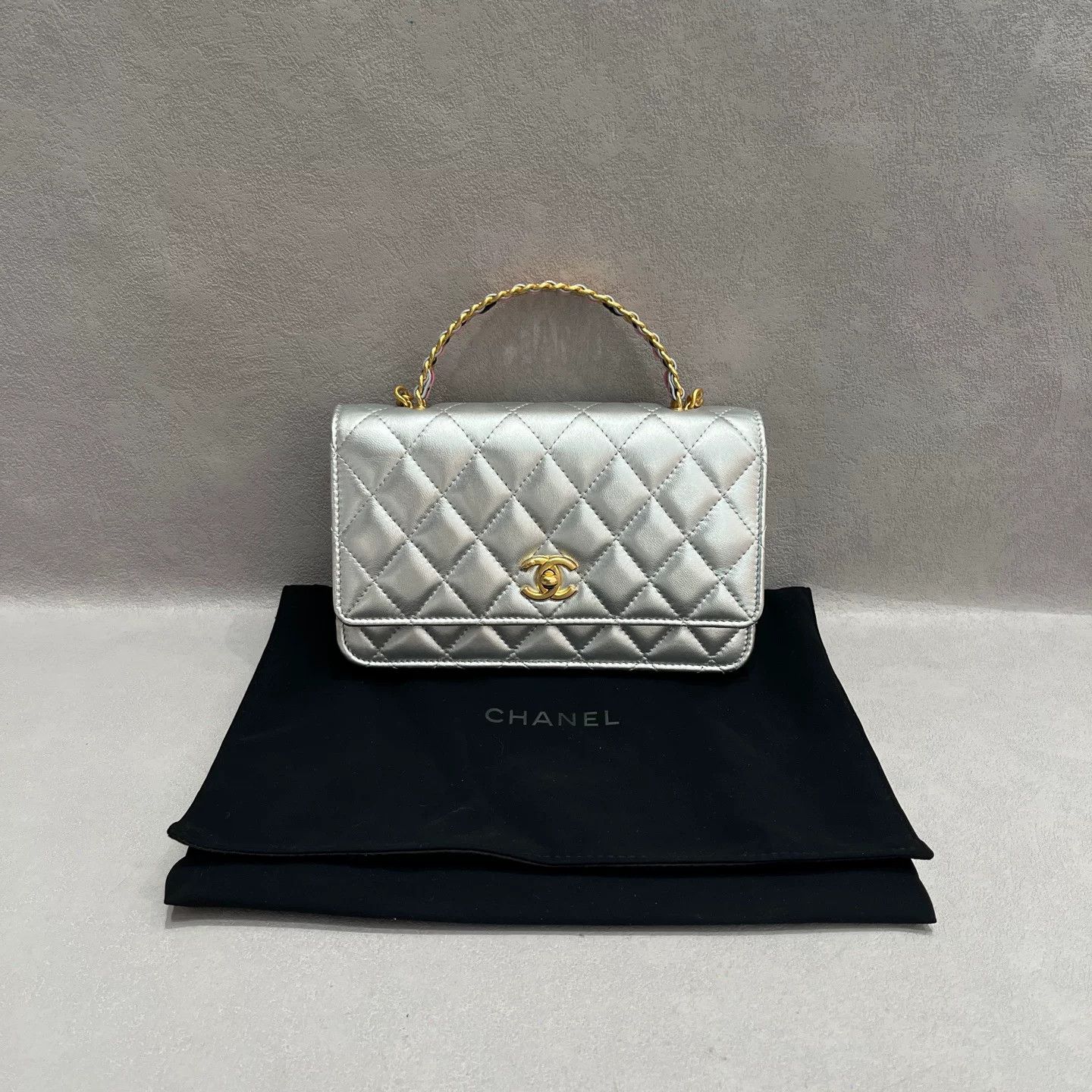 Chanel Pre-loved Bag Very good condition Size ONE SIZE - 1 Thumbnail