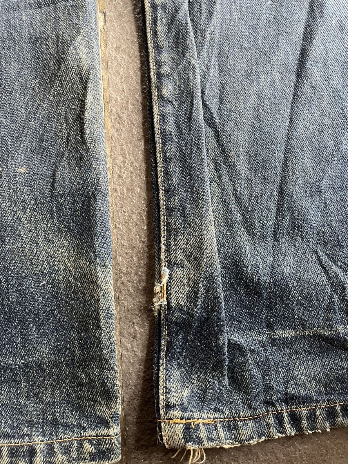 Levi's Vtg Big E 501 Levi’s Selvedge V-Stitch Distressed Late 90’s Size US 28 / EU 44 - 21 Thumbnail
