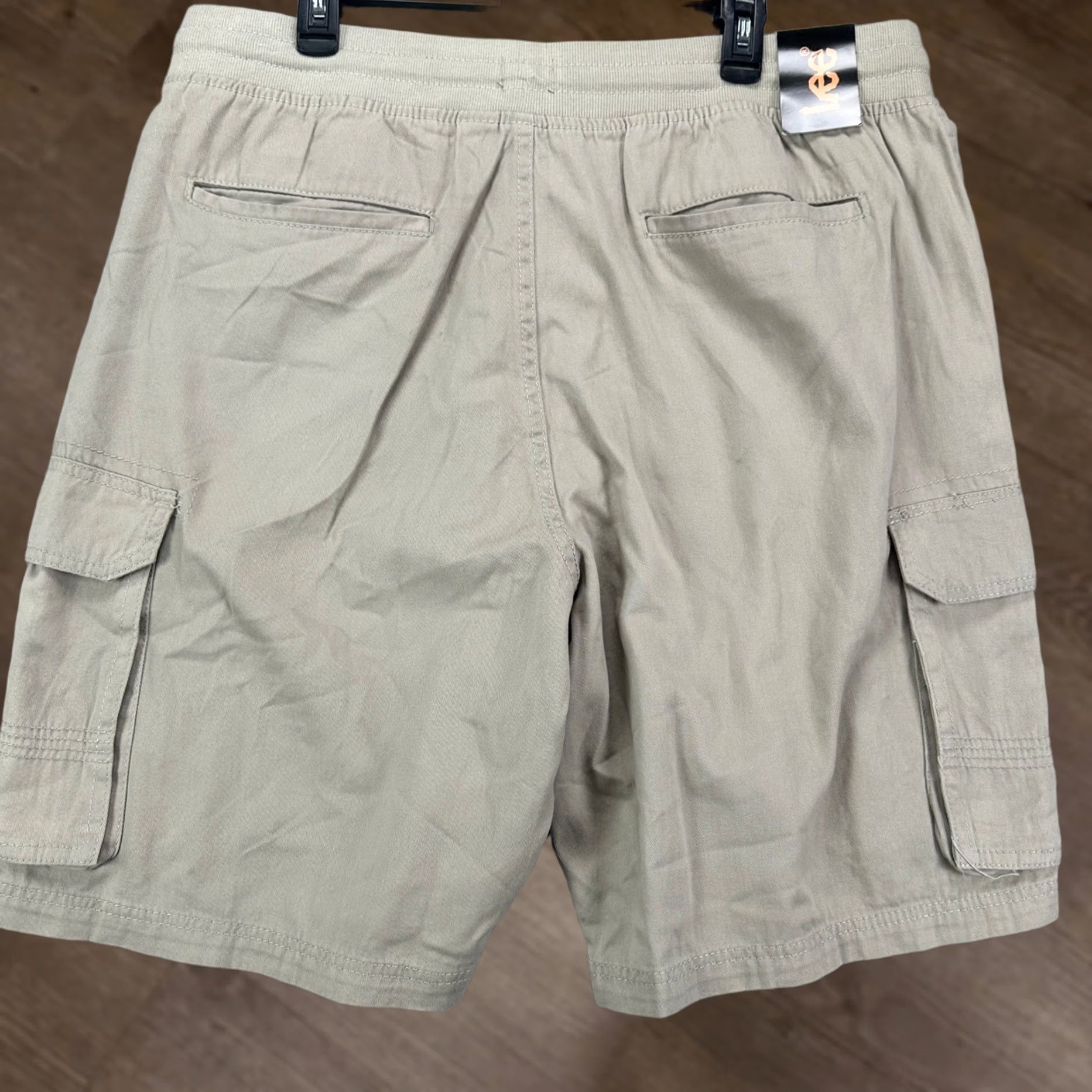 Lee Lee Mens Cargo Shorts 40 Tan Pull On Drawstring Stretch Flat Front Pockets NEW Size US 40 / EU 56 - 1 Thumbnail