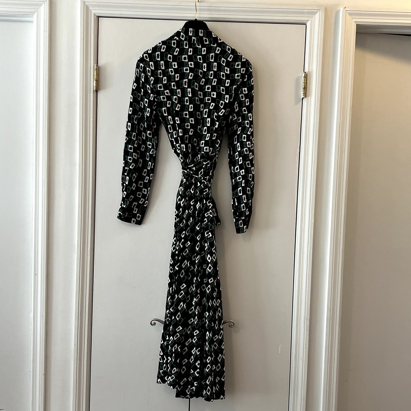 Diane von Furstenberg Diane von Furstenberg Tori Geometric-Print Midi Wrap Dress Size S / US 4 / IT 40 - 8 Thumbnail