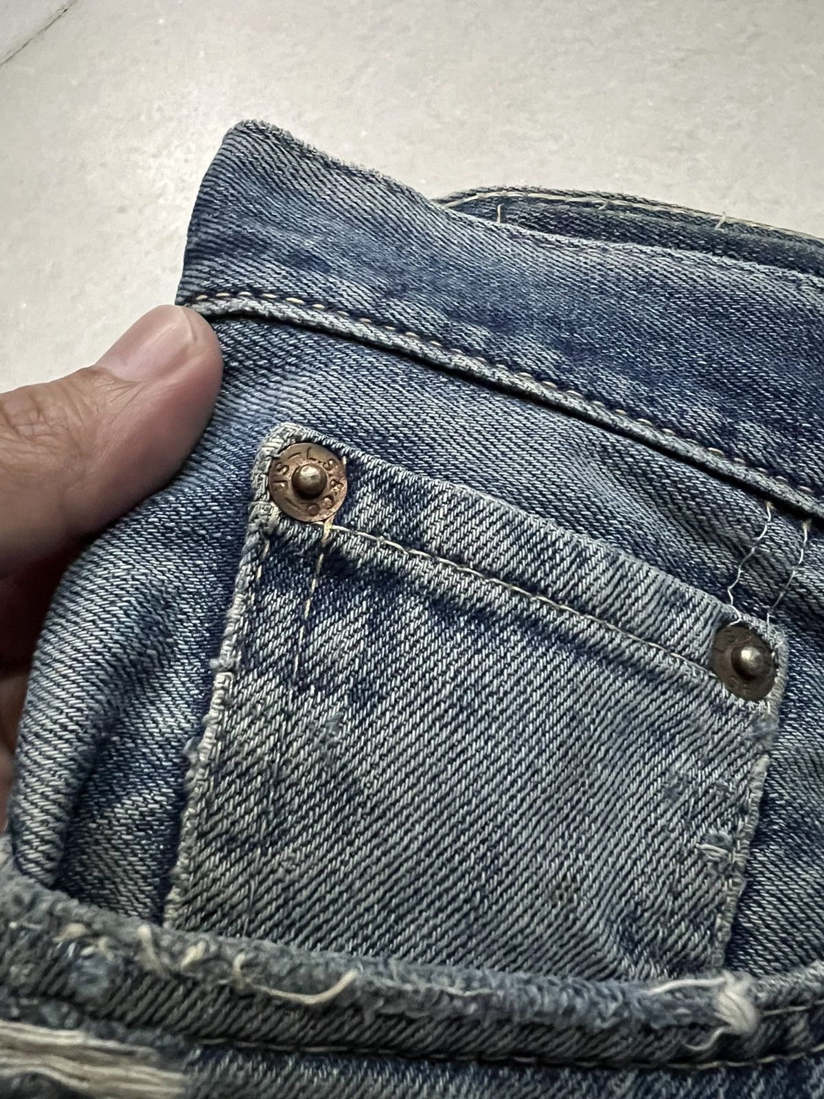 Levi's Vintage Levis 502 Faded Blue Distress Jeans Size US 31 - 14 Thumbnail