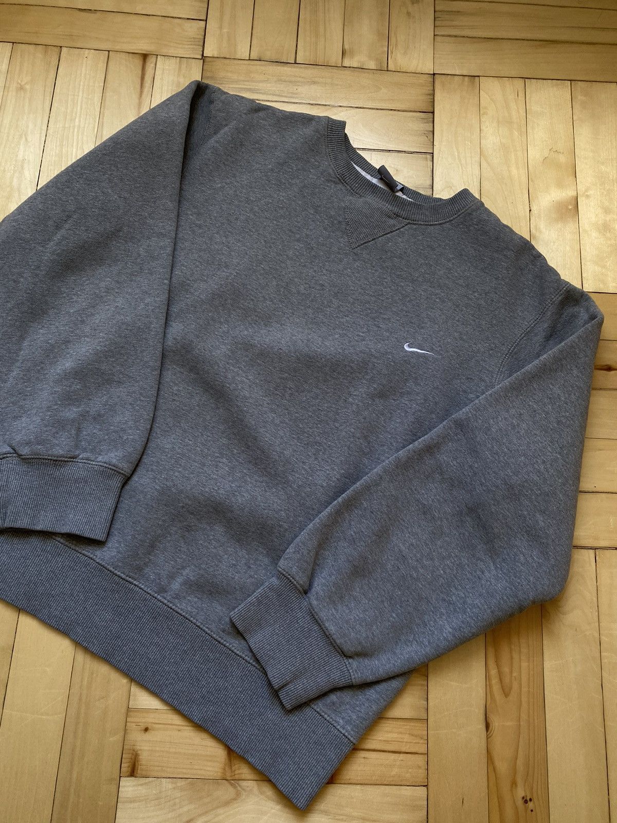Nike × Vintage Vintage Nike Sweatshirt Top Small Logo Size US L / EU 52-54 / 3 - 8 Thumbnail