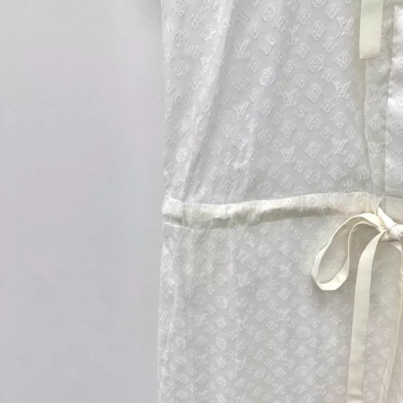 Louis Vuitton Louis Vuitton White logo embossed mulberry silk sleeveless Size XS / US 0-2 / IT 36-38 - 4 Thumbnail
