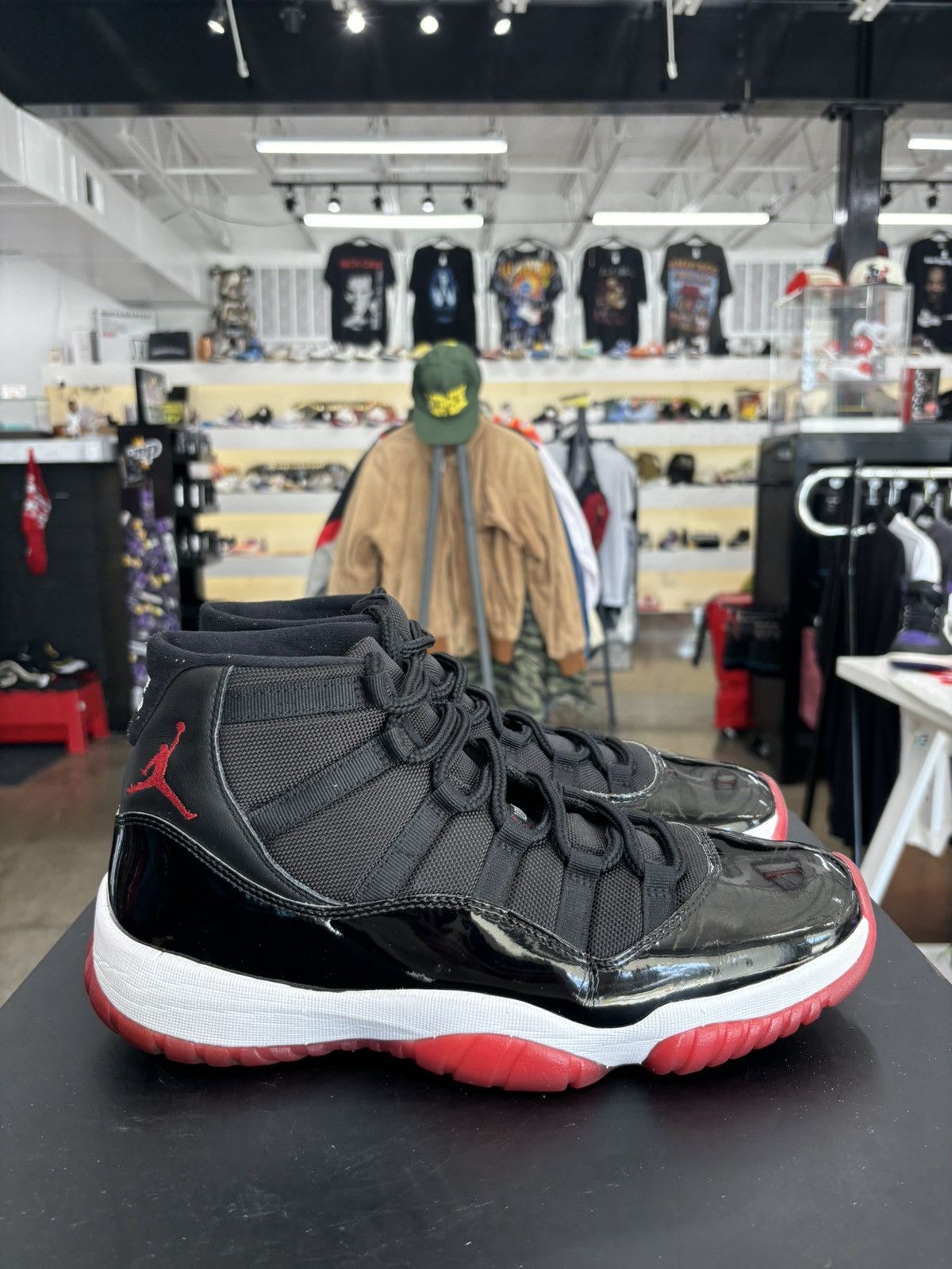 Jordan Brand Jordan 11 Playoffs Bred Sz. 12 Size US 12 / EU 45 - 7 Thumbnail