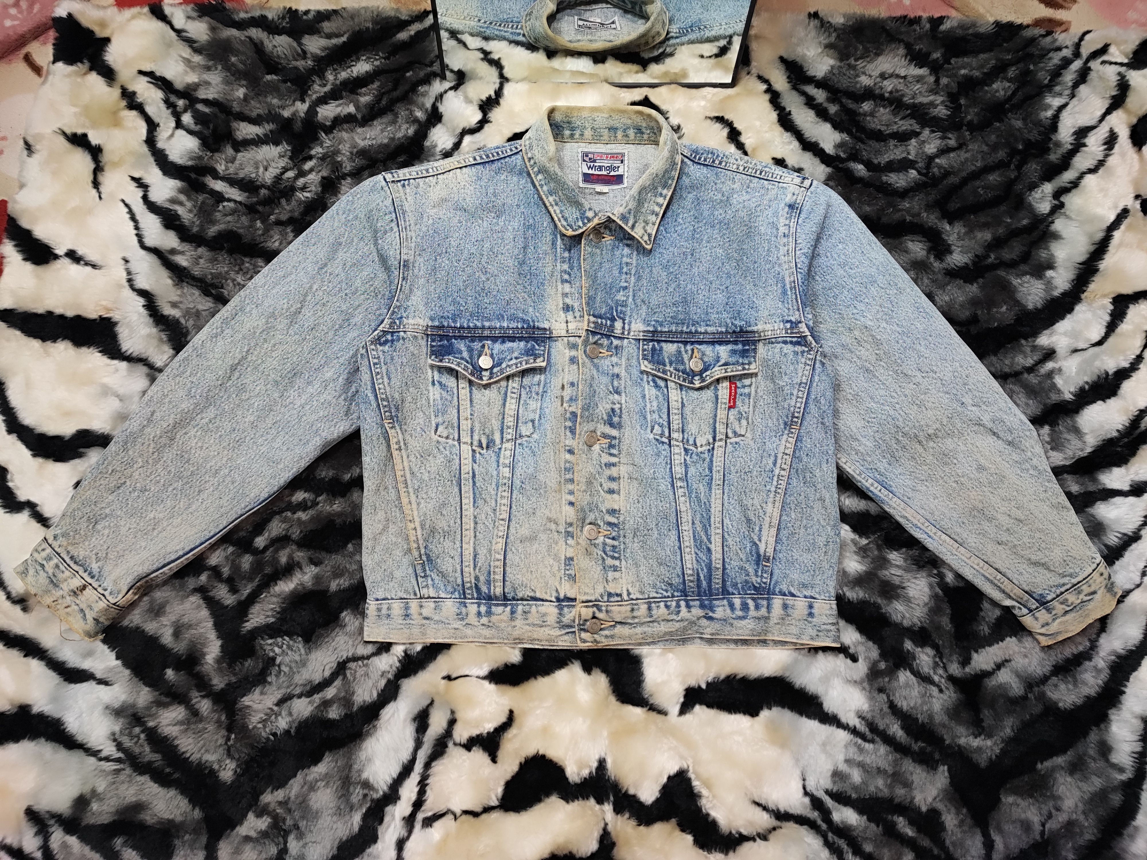 Wrangler Vintage Wrangler 90s Distressed Acid Wash Denim Jacket Size US L / EU 52-54 / 3 - 4 Thumbnail