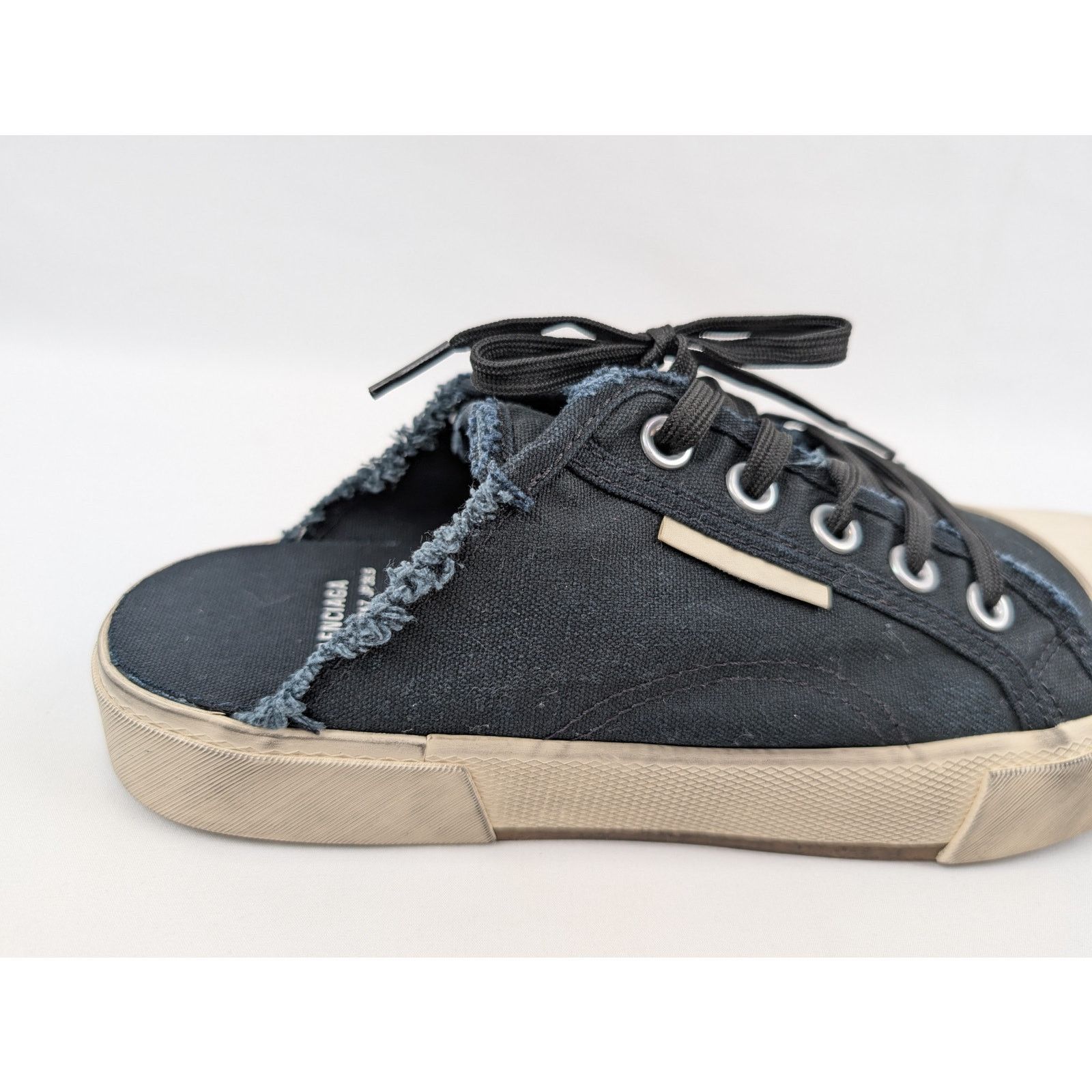 Balenciaga o1rshd1 Paris Mule Destroyed Mule VLUC in Black/White Size US 7 / EU 40 - 4 Thumbnail