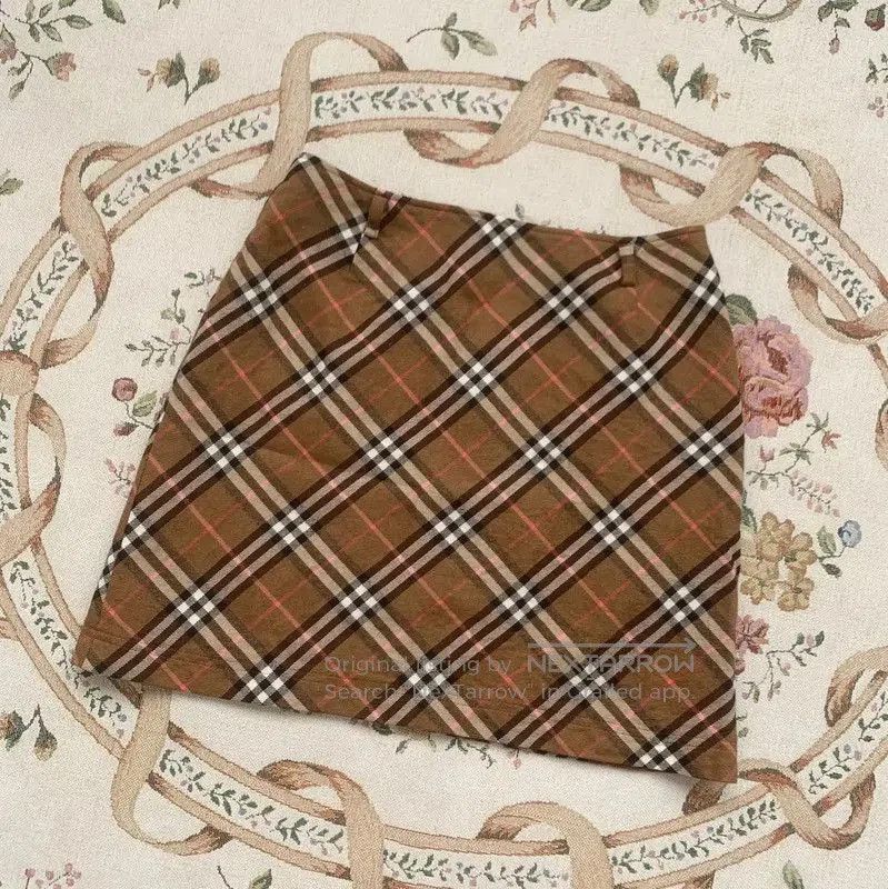 Burberry Burberry Khaki Plaid Wool Skirt for Women. Size 23" - 1 Thumbnail
