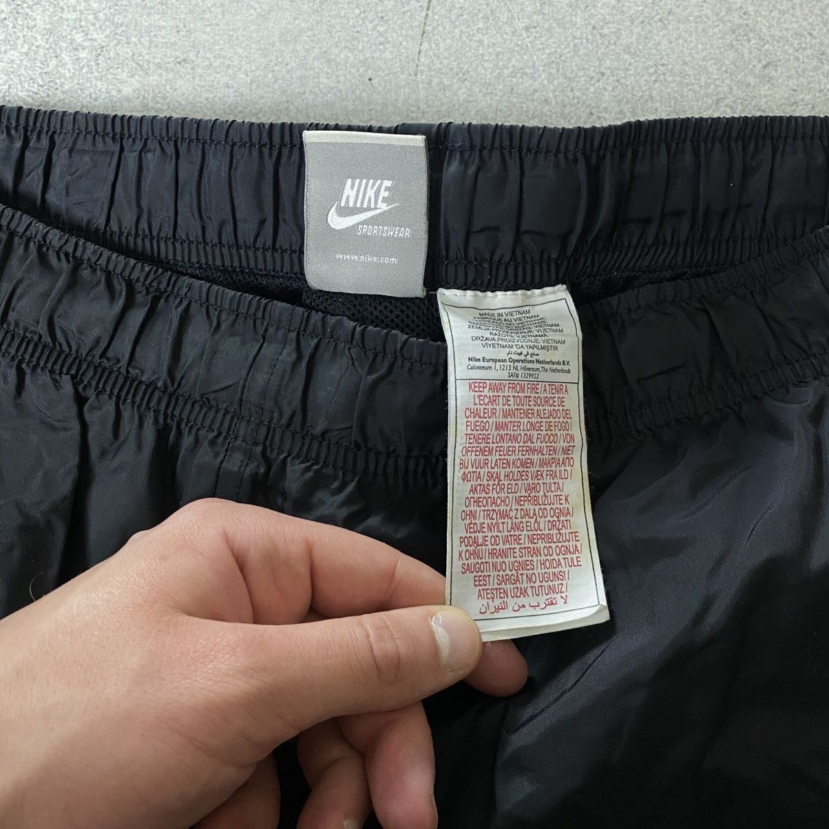 Nike Vintage Nike Track Pants 00s Swoosh Nylon Y2K Drill Size US 38 / EU 54 - 11 Thumbnail