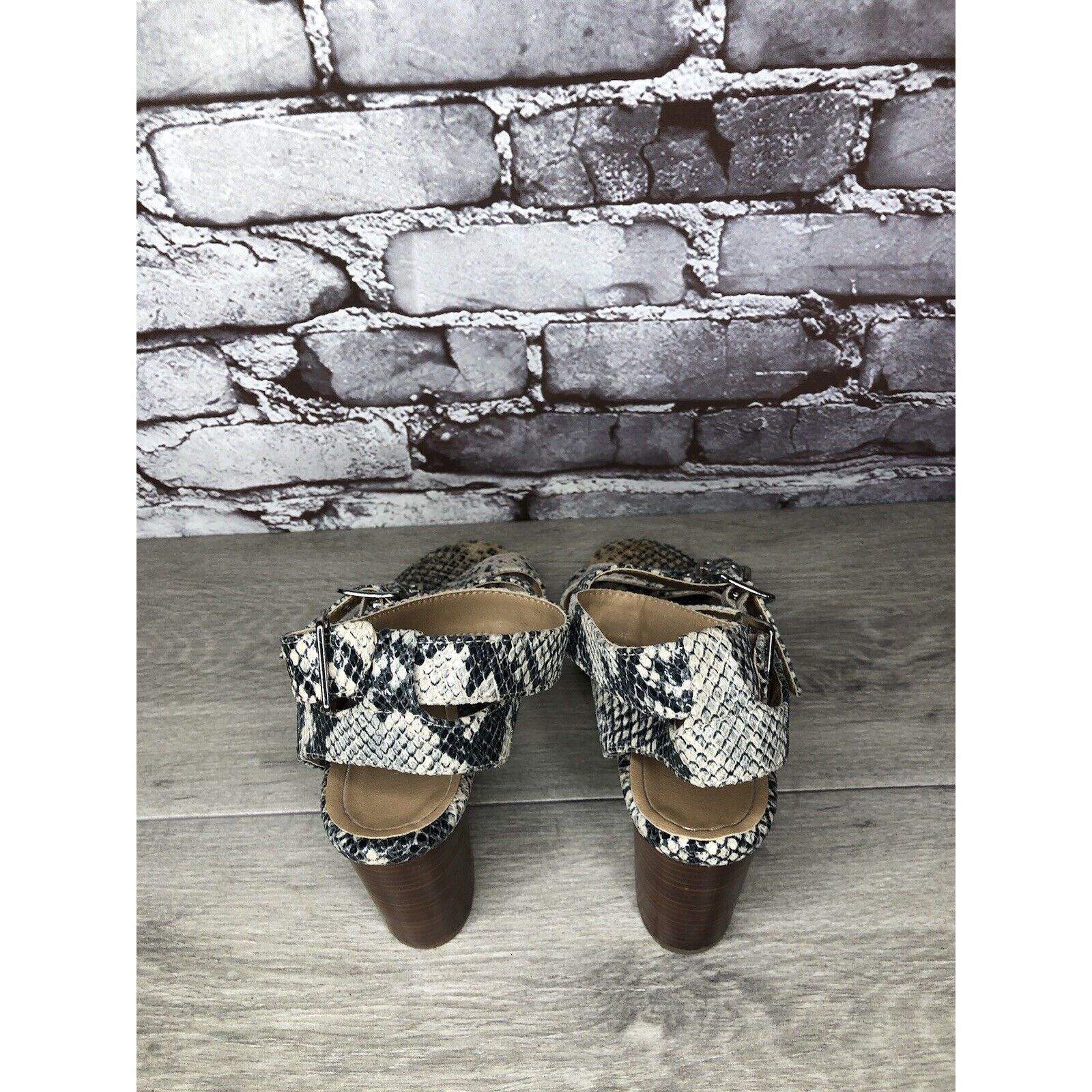 Other Vionic Carmel Grey Ivory Leather Snake Print Heel Sandals Wo Size US 9.5 / IT 39.5 - 5 Thumbnail