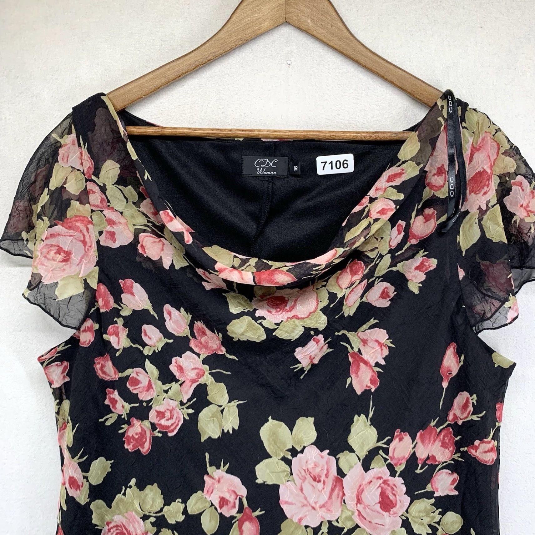 Gloverall Women's Size 16 Dress All Over Floral Pattern Big Pink Roses Gothic Sheer Lined Size XXL / US 16-18 / IT 52-54 - 3 Thumbnail