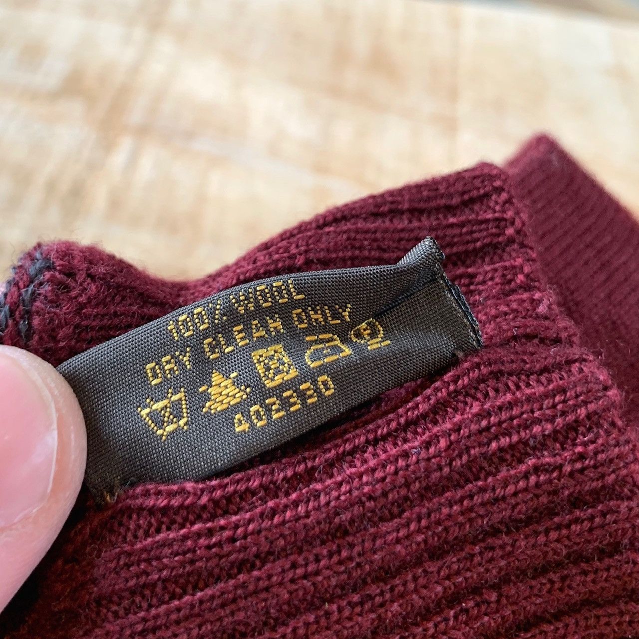 Louis Vuitton Louis Vuitton Burgundy Wool Knit Damier Gloves Size ONE SIZE - 8 Thumbnail