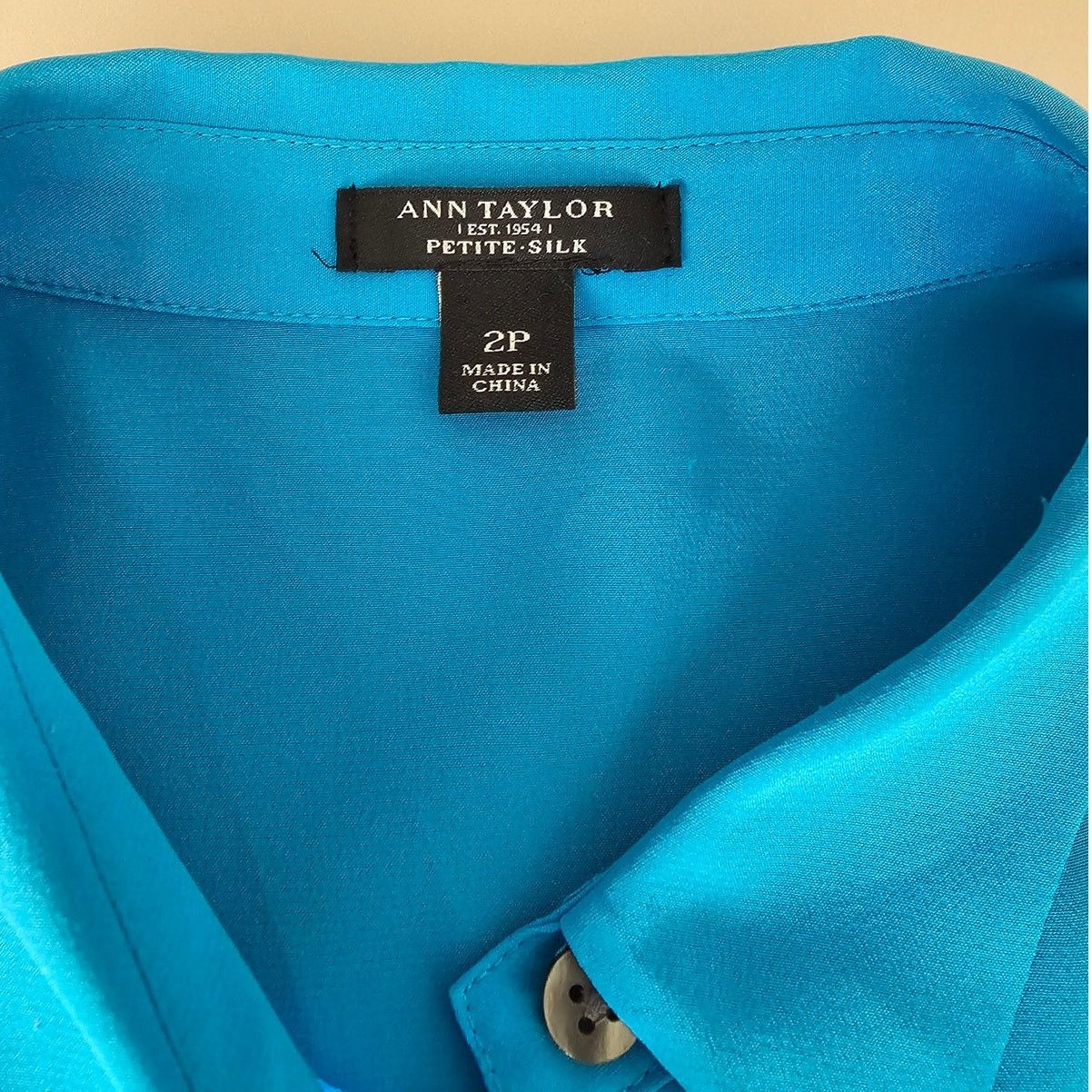 Ann Taylor EUC Ann Taylor Blue Silk Roll-Tab Camp Shirt Blouse Top 2P Size XS / US 0-2 / IT 36-38 - 8 Thumbnail