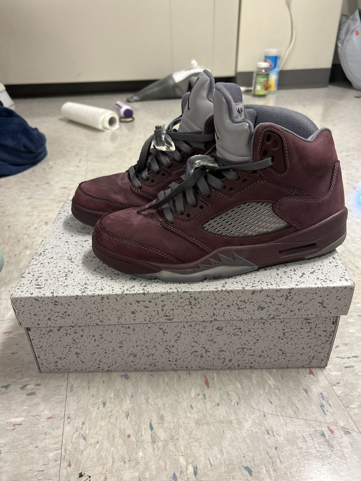 Jordan Brand jordan 5 retro burgandy Size US 9.5 / EU 42-43 - 1 Thumbnail