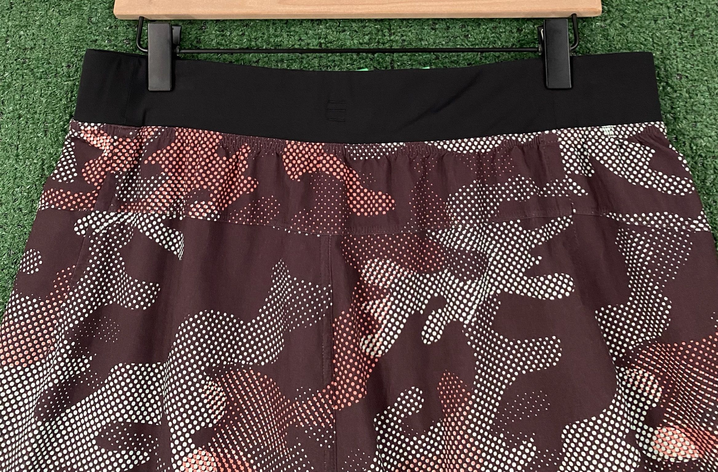 Lululemon Lululemon T.H.E. Short Dot Colorful Camo Shorts Large Size US 36 / EU 52 - 5 Thumbnail
