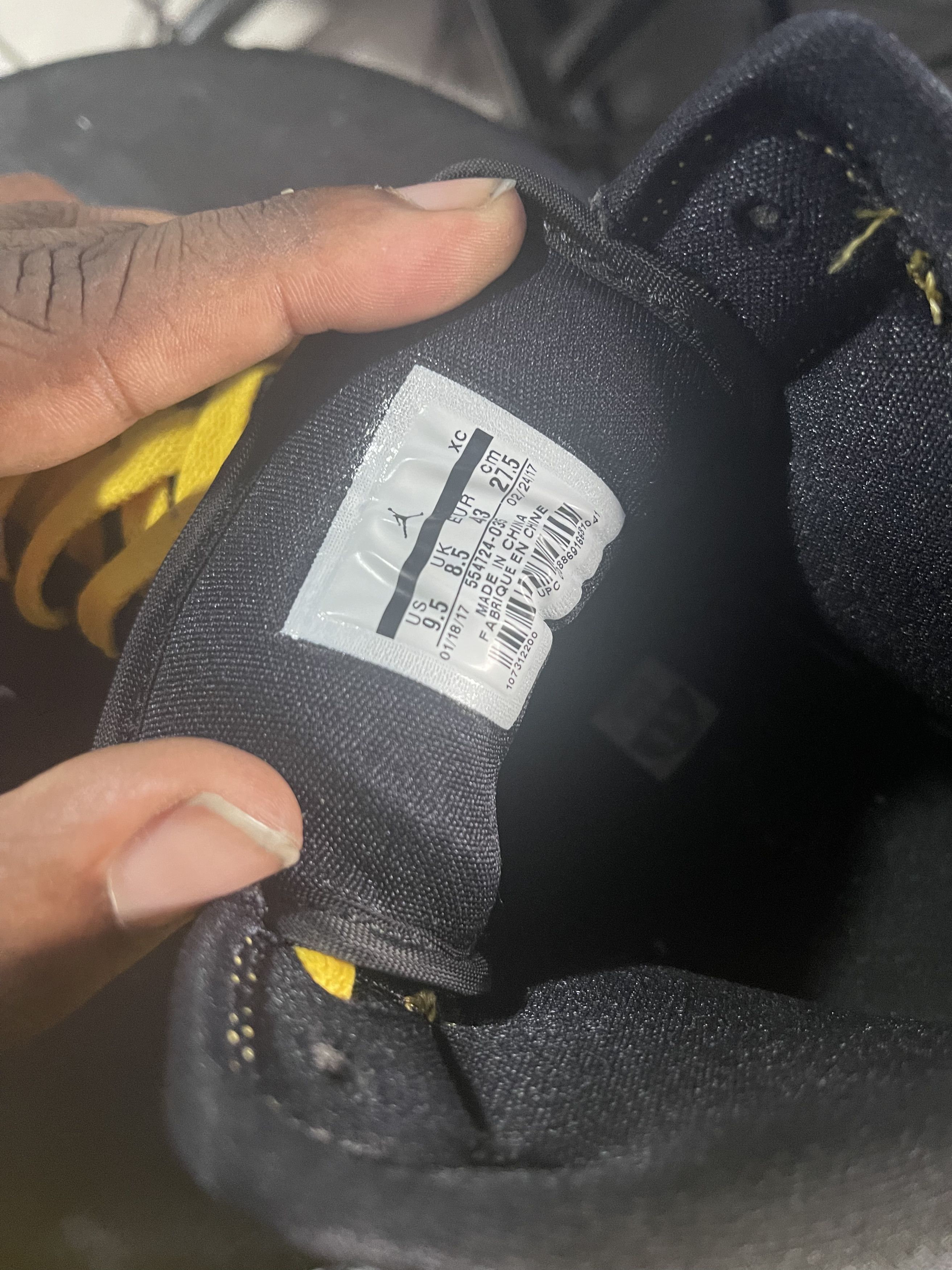 Jordan Brand Air Jordan 1 Mid “New Love” (2017) – 554724-035 Size 9.5 Size US 9.5 / EU 42-43 - 8 Thumbnail