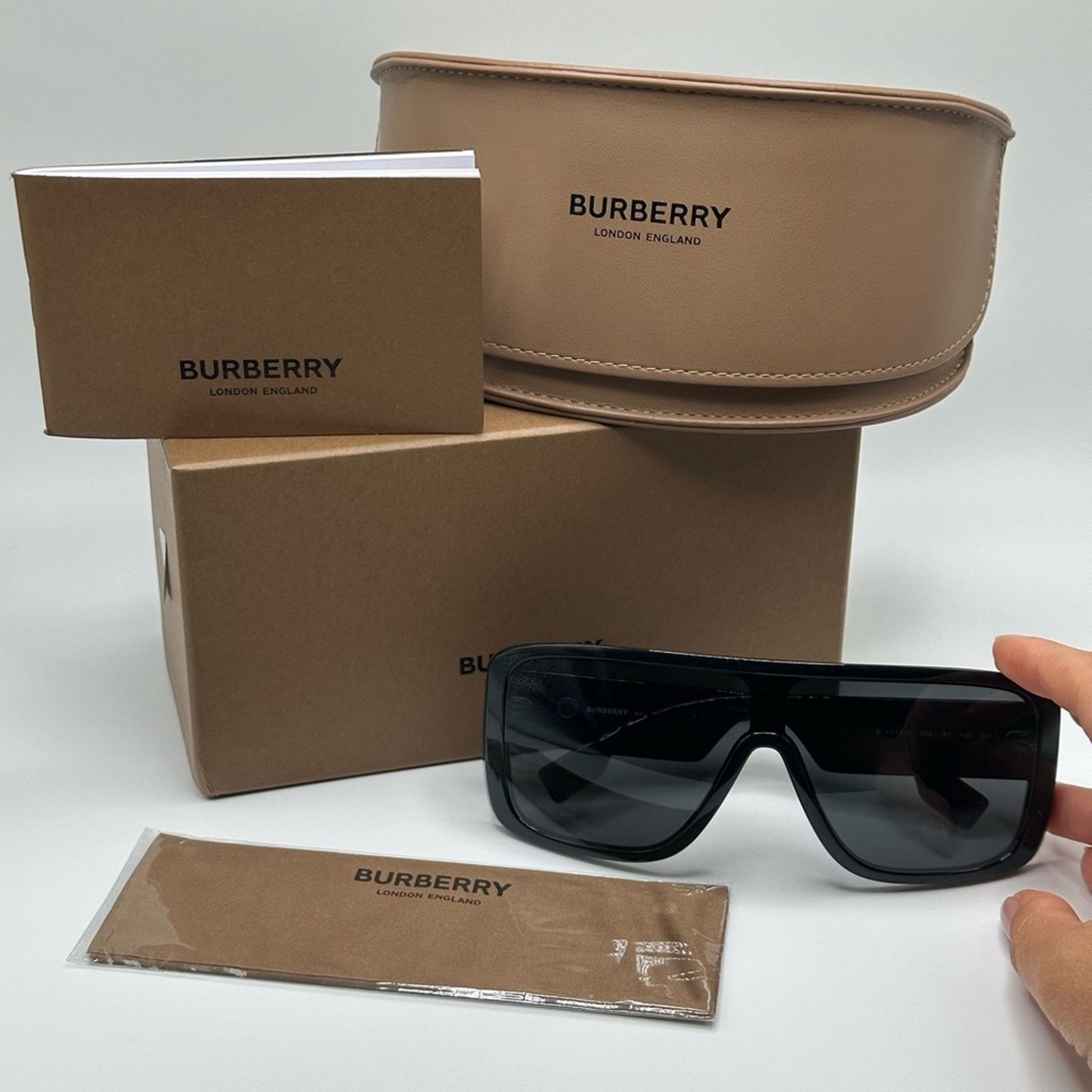 Burberry NEW BURBERRY BE4401U 300187 Black/DarkGrey Unisex Sunglasses Size ONE SIZE - 9 Thumbnail