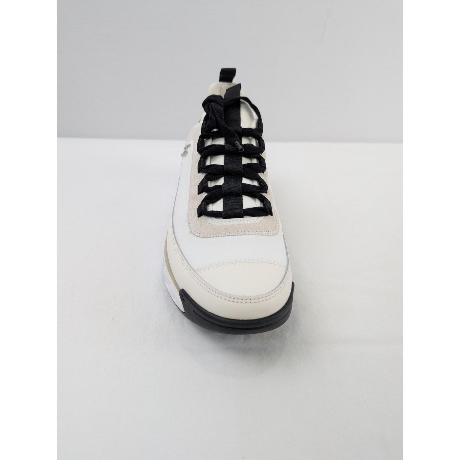 Chanel o1rshd1 Low Top Sneakers in White/Black Size US 10 / EU 43 - 11 Thumbnail