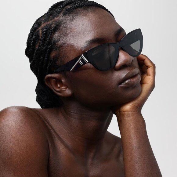 Fendi Fendi FE40135I 01A Sunglasses Shiny Black Cat Eye Frame Size ONE SIZE - 4 Thumbnail