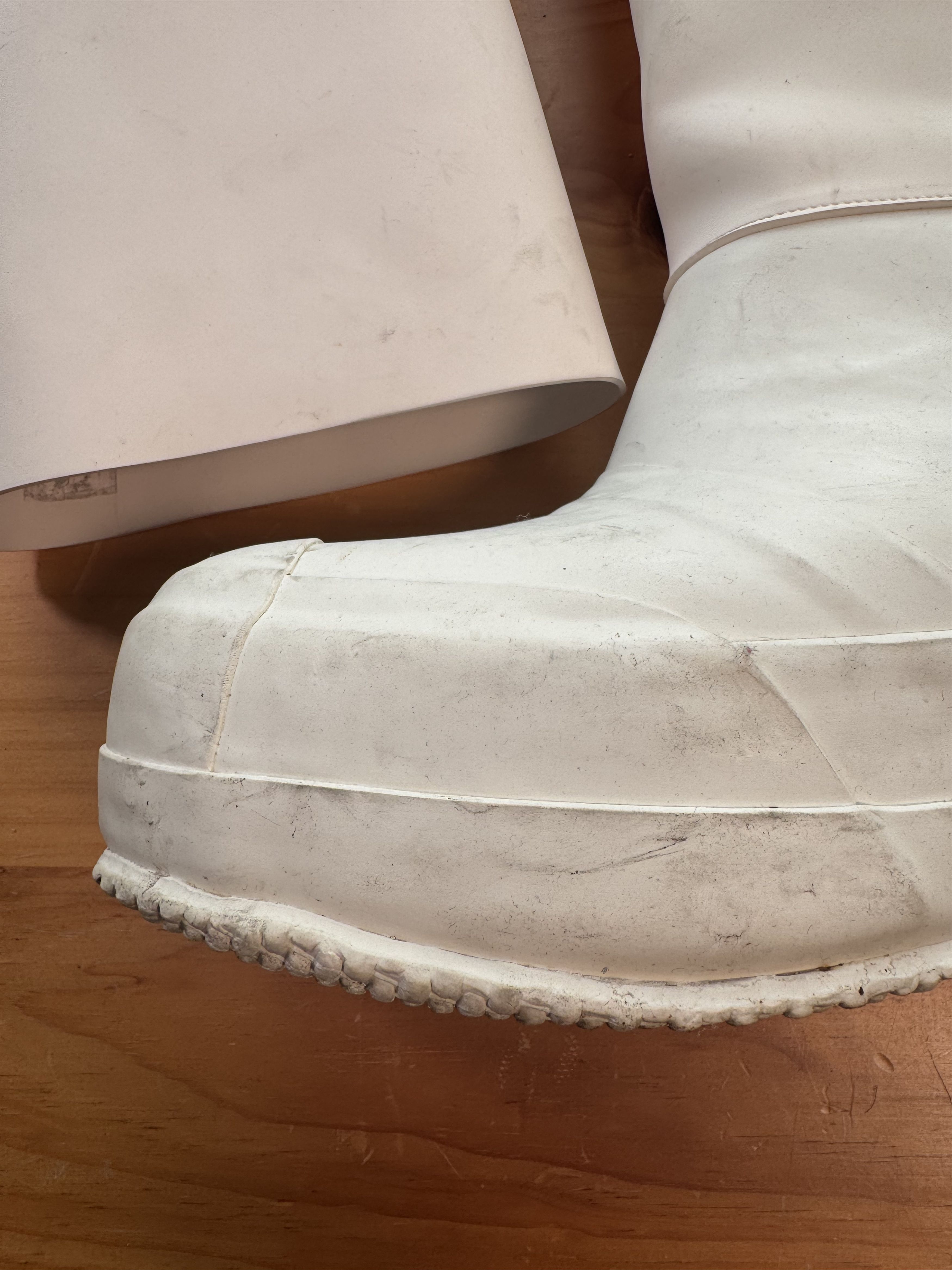 Celine Celine RARE SIZE Pre fall 2018 Planet boots Rubber Womens Size US 8 / EU 41 - 2 Thumbnail