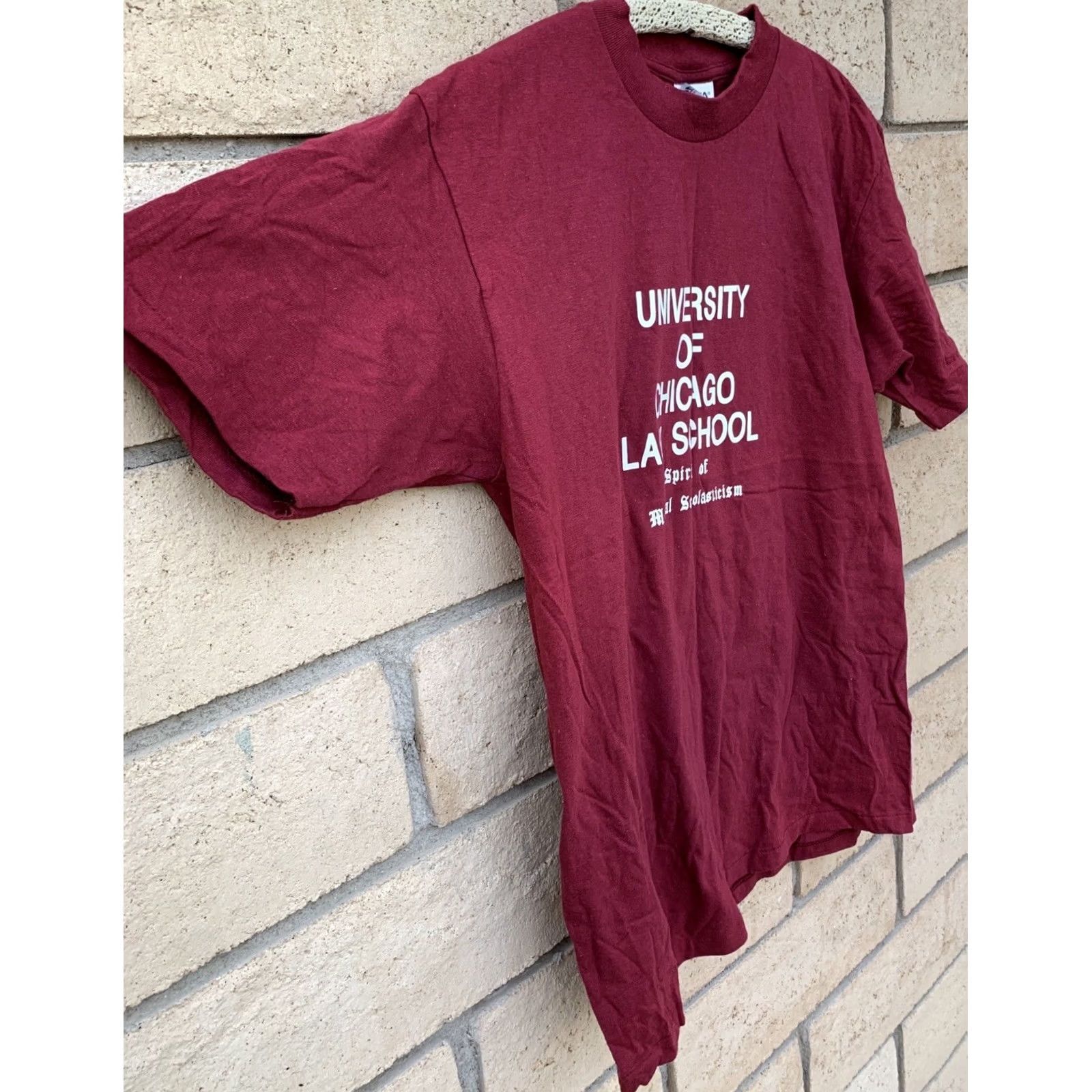 Vintage VINTAGE Oneita University Chicago Law School T Shirt Men L Red 90s Graphic Print US Vintage Shirts Mens Size US L / EU 52-54 / 3 - 4 Thumbnail